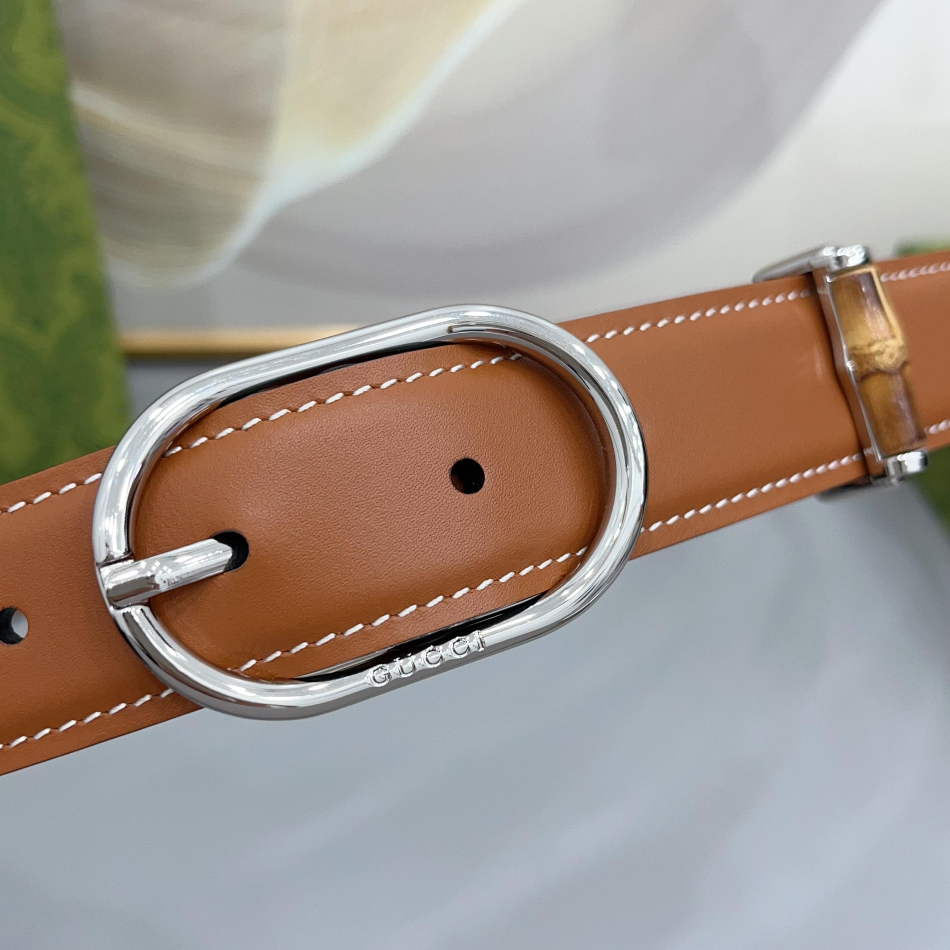Gucci 古驰 3.0cm这款引人注目的皮质腰带被作为 Cruise 2026 系列作品的一部分推出，