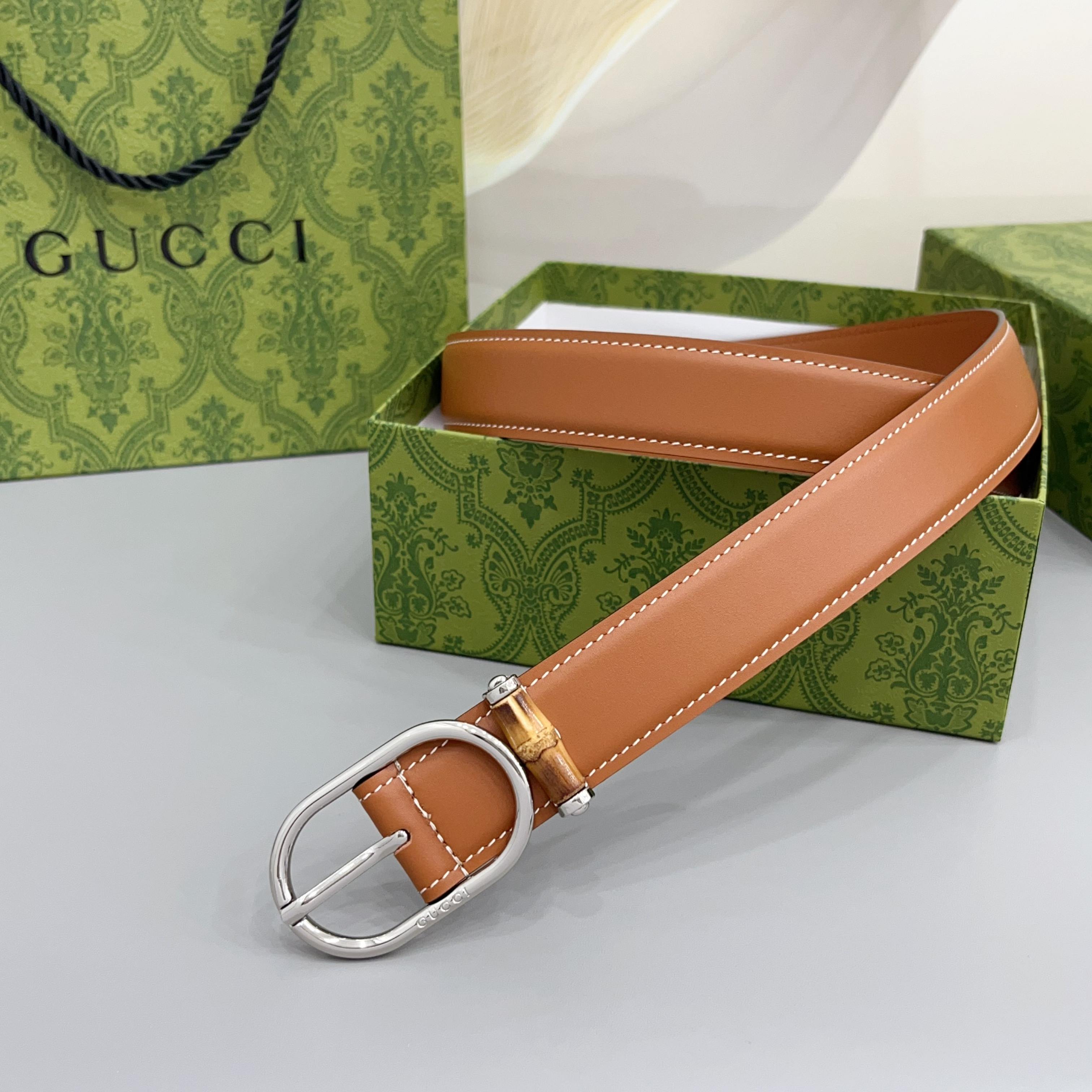 Gucci 古驰 3.0cm这款引人注目的皮质腰带被作为 Cruise 2026 系列作品的一部分推出，