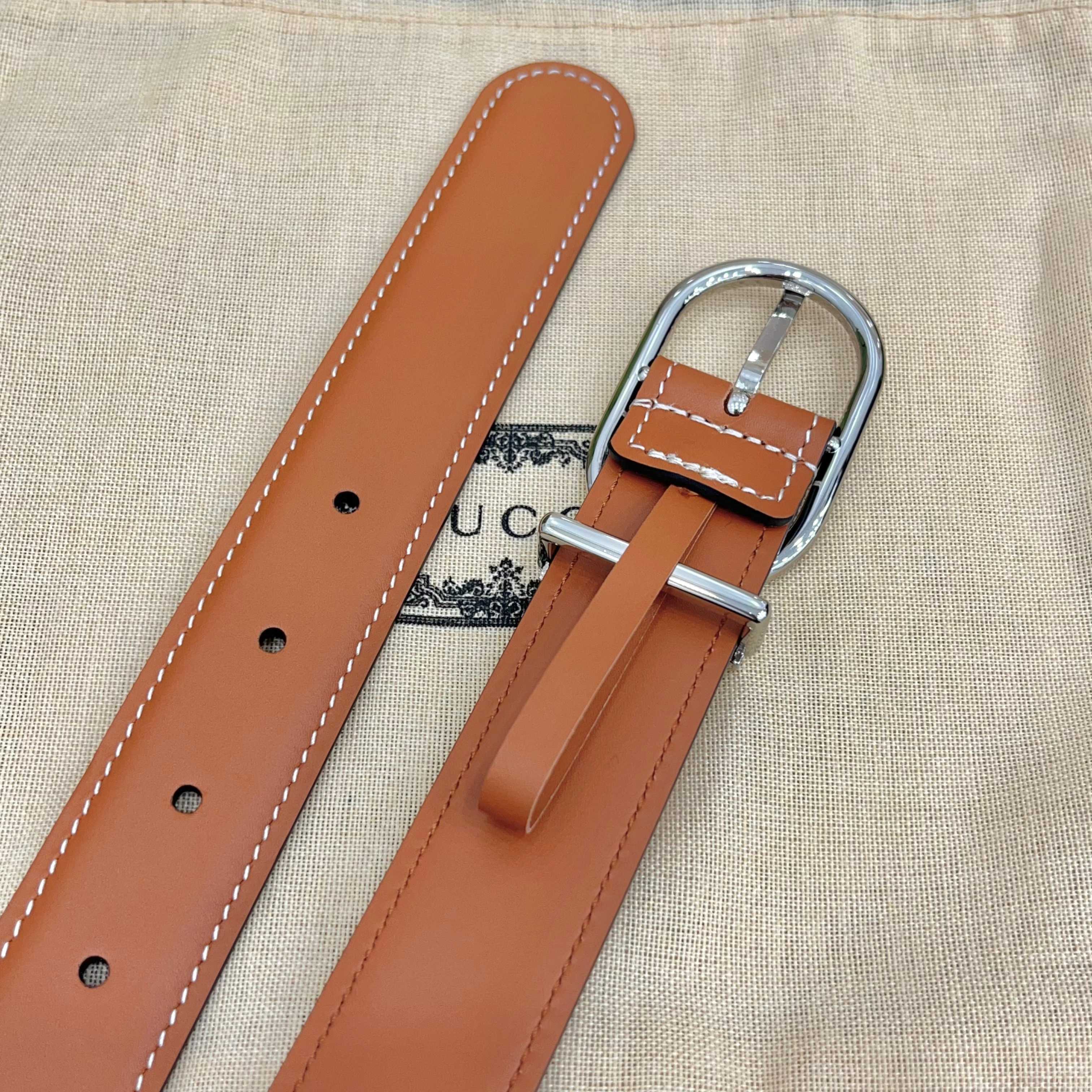 Gucci 古驰 3.0cm这款引人注目的皮质腰带被作为 Cruise 2026 系列作品的一部分推出，