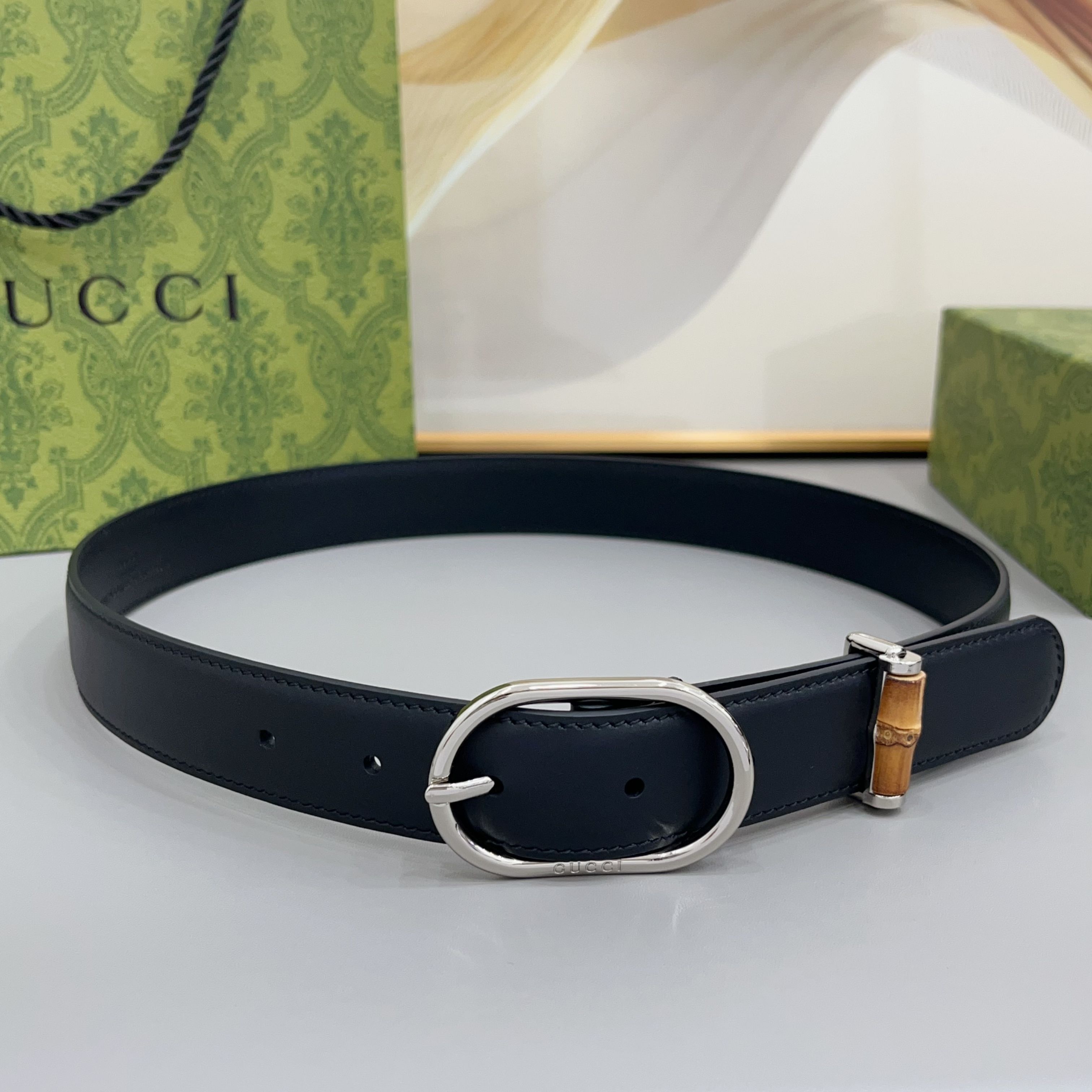 Gucci 古驰 3.0cm这款引人注目的皮质腰带被作为 Cruise 2026 系列作品的一部分推出，