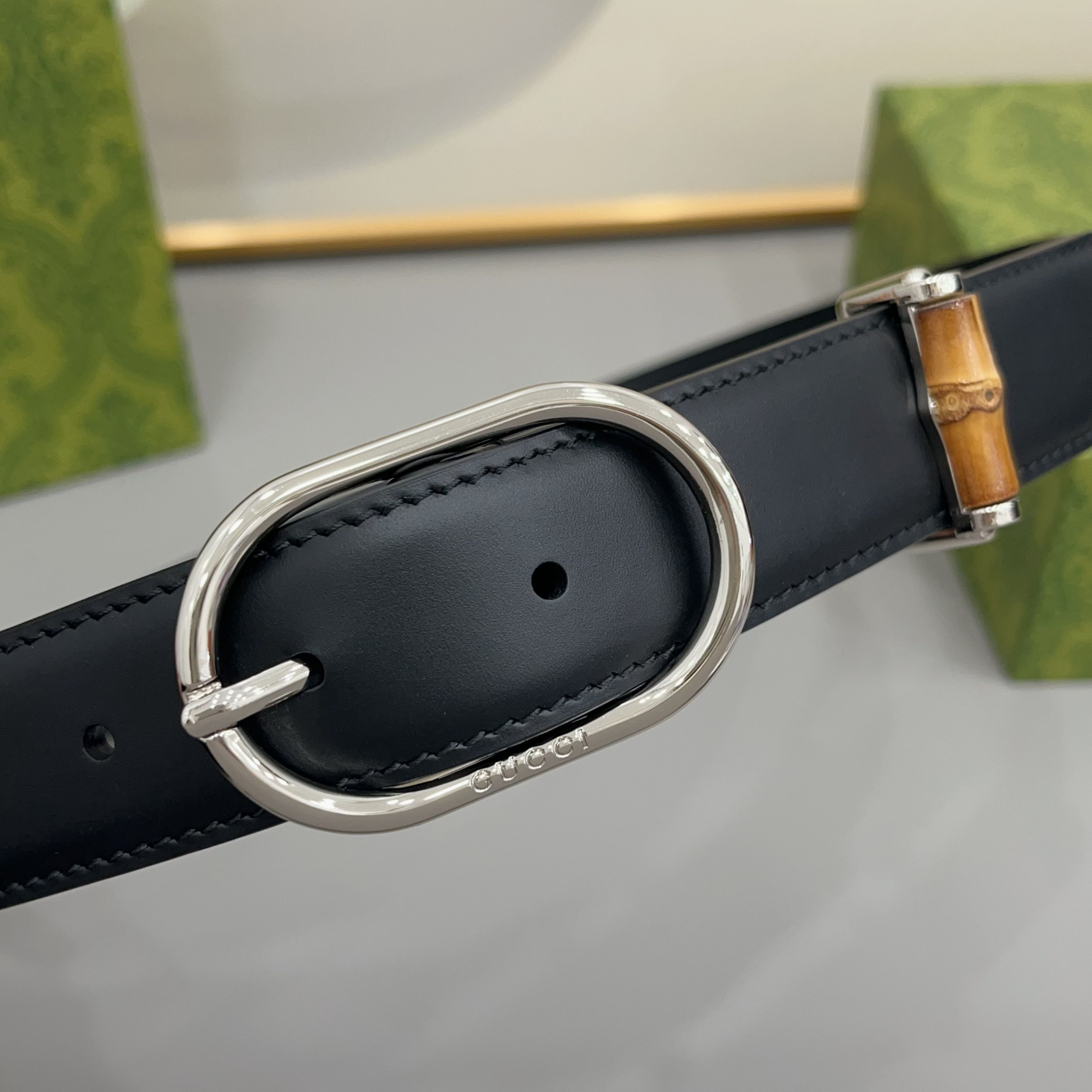 Gucci 古驰 3.0cm这款引人注目的皮质腰带被作为 Cruise 2026 系列作品的一部分推出，