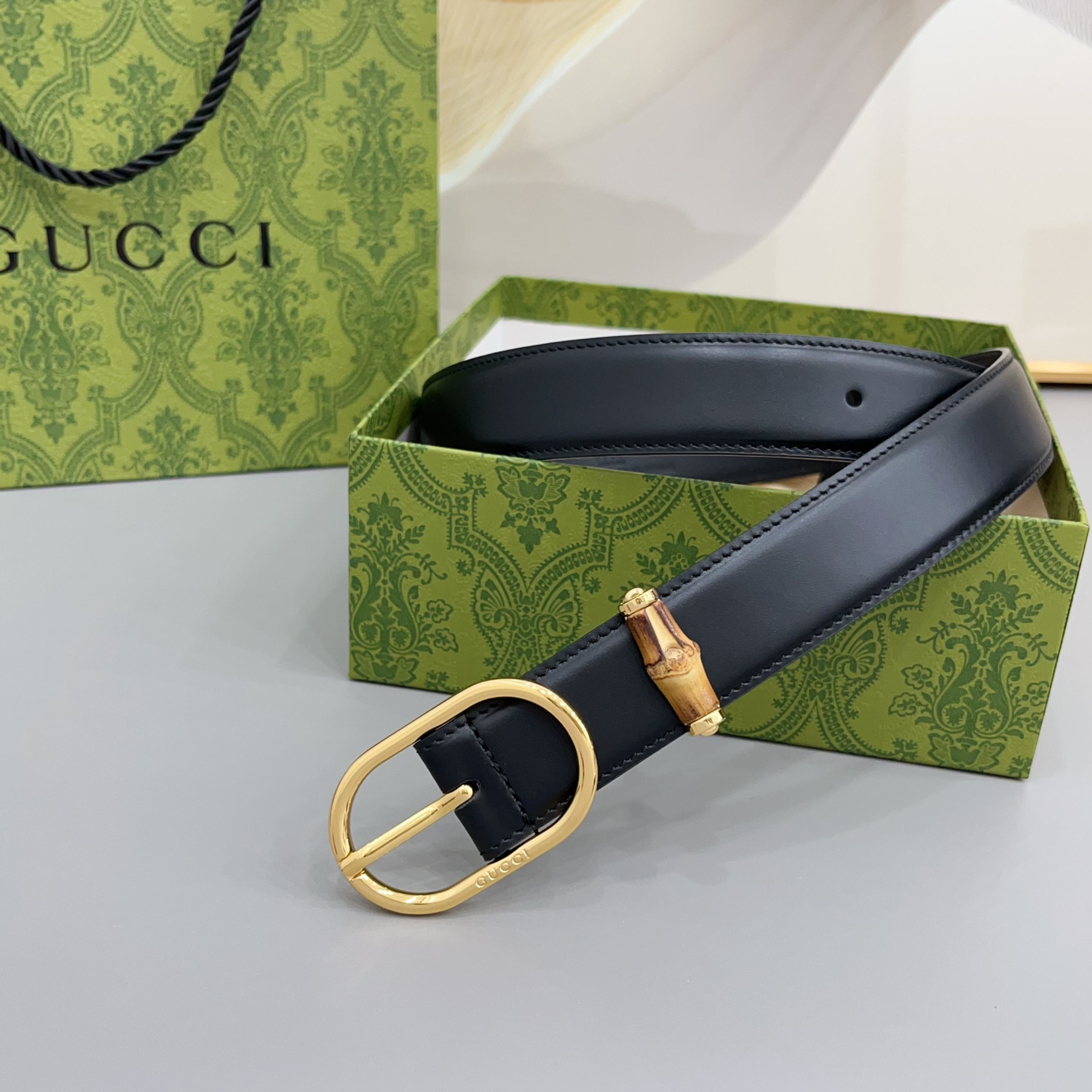 Gucci 古驰 3.0cm这款引人注目的皮质腰带被作为 Cruise 2026 系列作品的一部分推出，