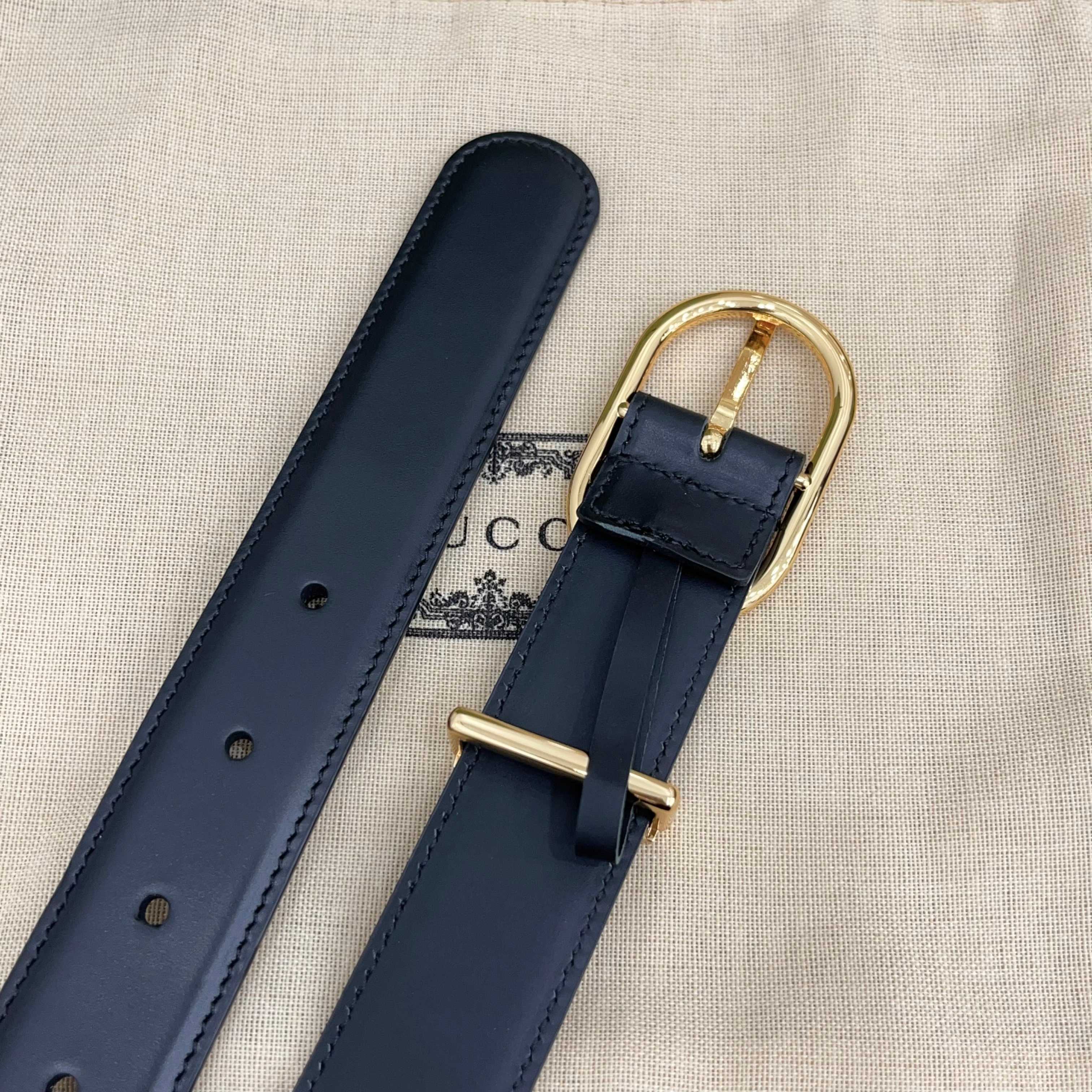 Gucci 古驰 3.0cm这款引人注目的皮质腰带被作为 Cruise 2026 系列作品的一部分推出，