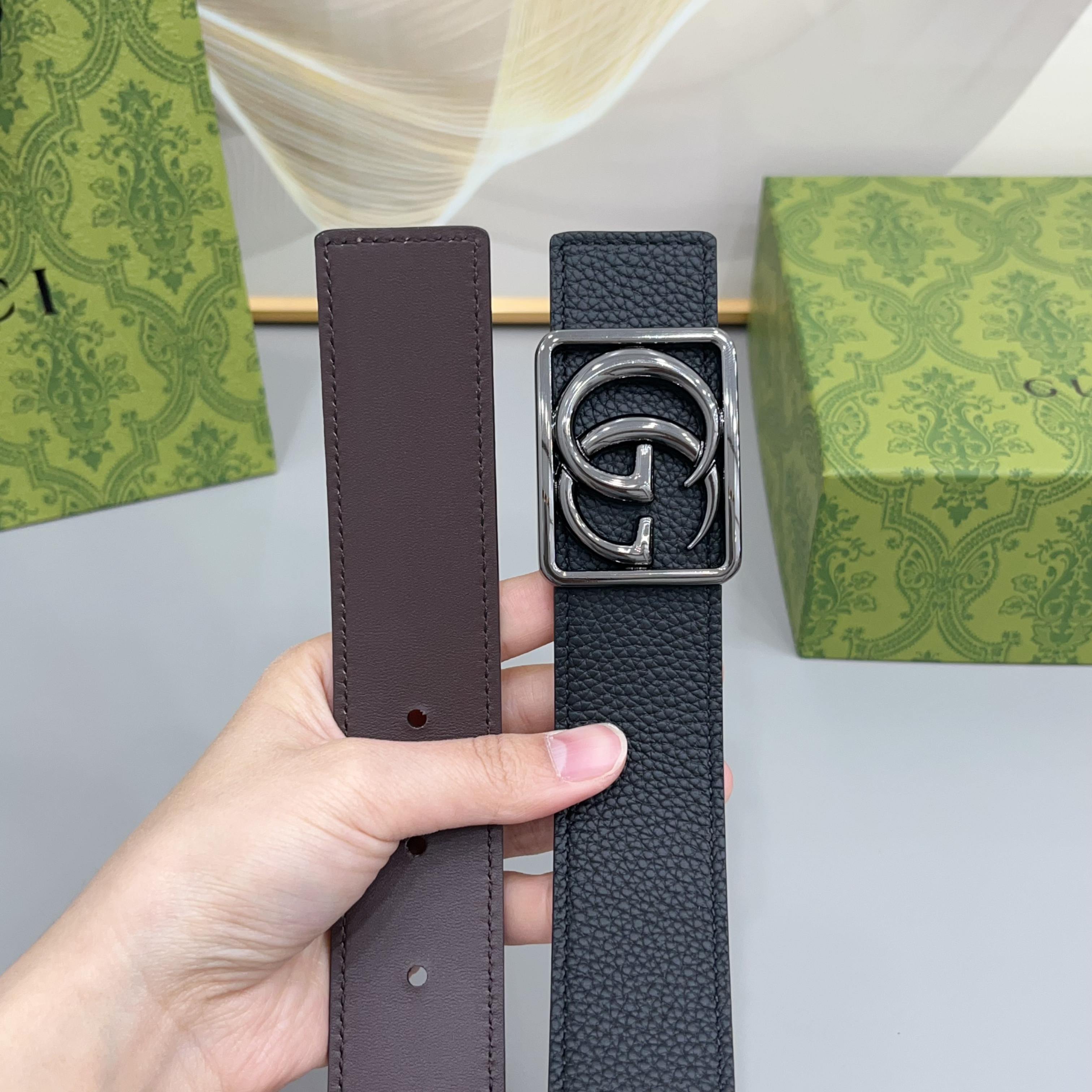 Gucci 古驰 3.5cmGG 马蒙系列推出了一款以档案资料为灵感的廓形设计，搭配镶有双 G 字样的框