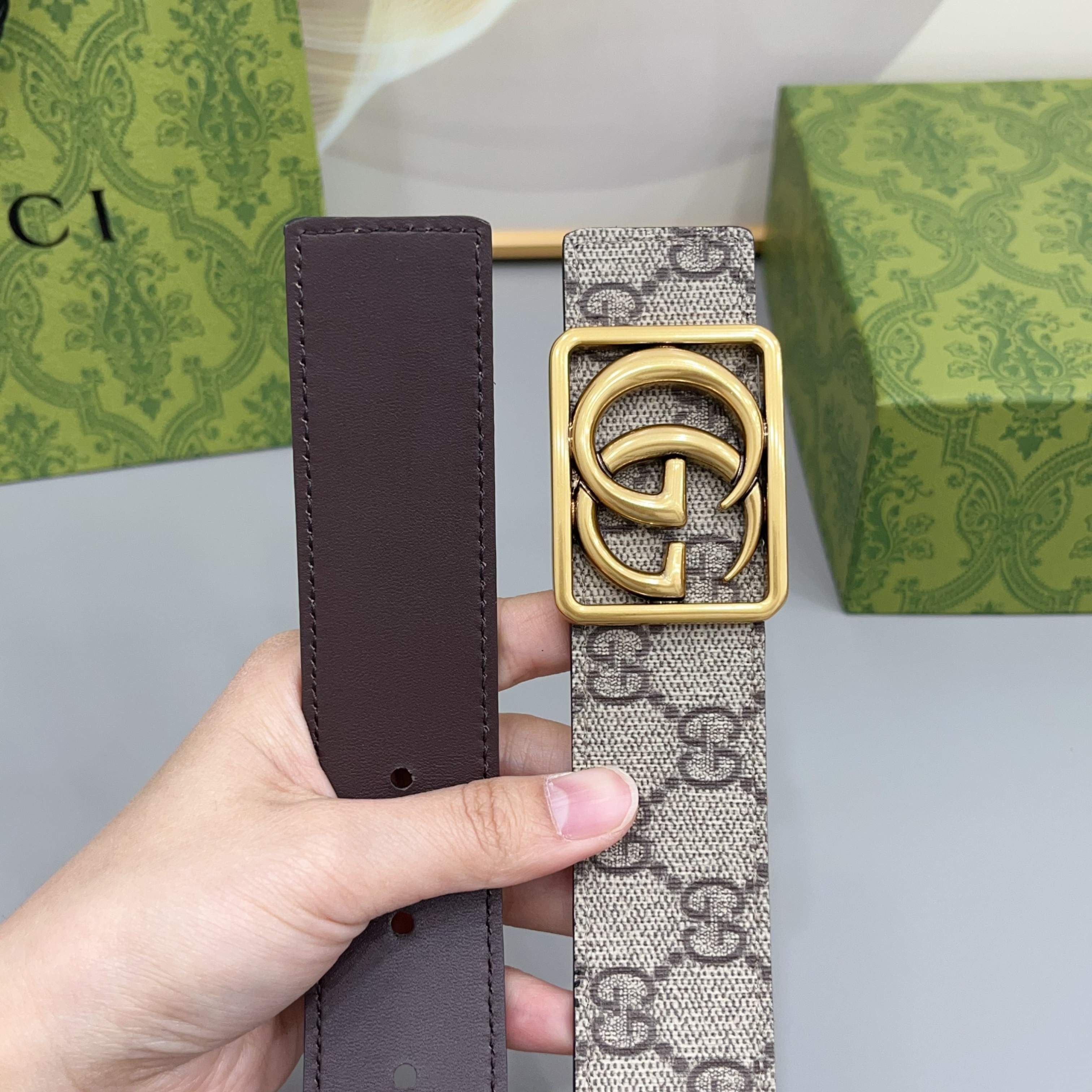 Gucci 古驰 3.5cmGG 马蒙系列推出了一款以档案资料为灵感的廓形设计，搭配镶有双 G 字样的框