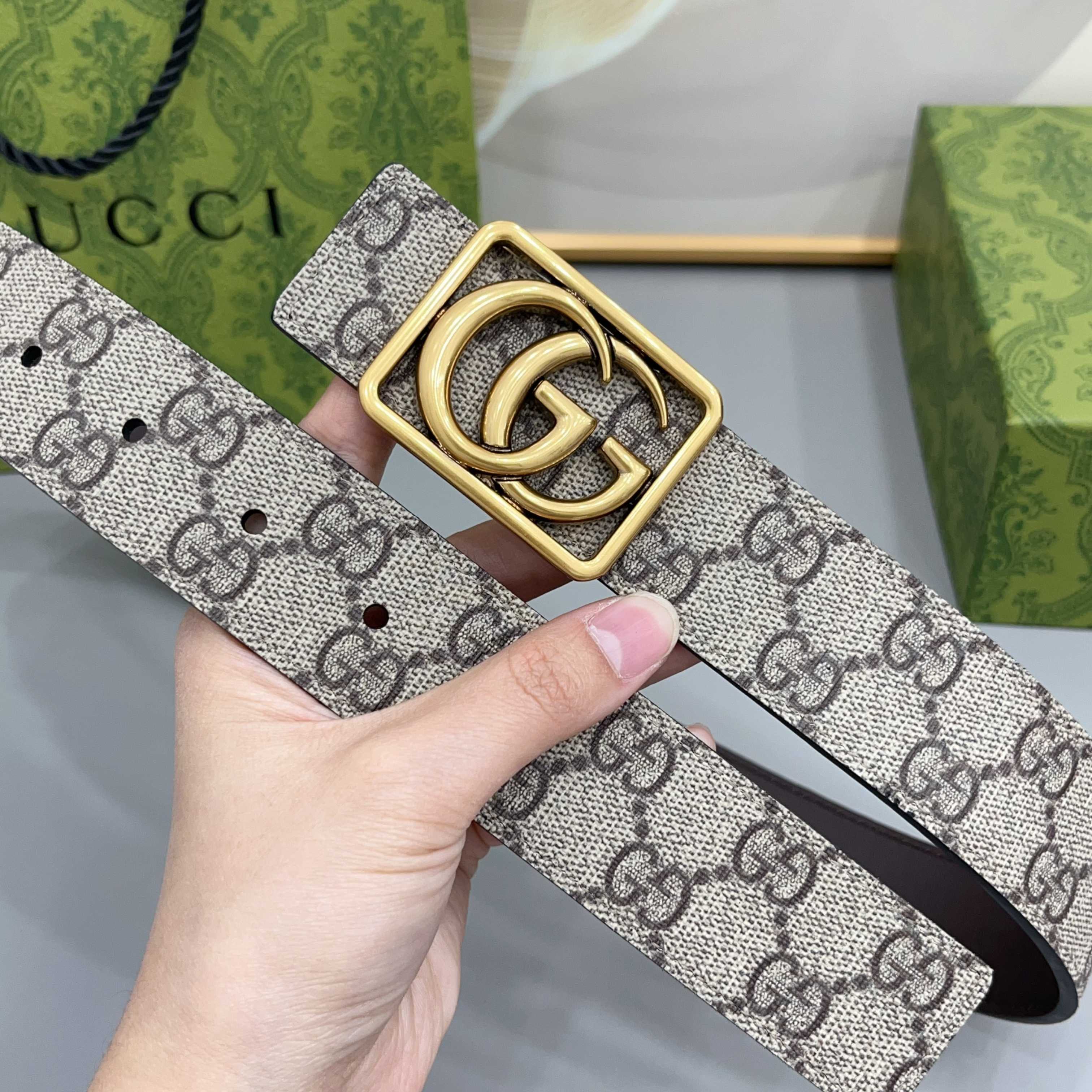 Gucci 古驰 3.5cmGG 马蒙系列推出了一款以档案资料为灵感的廓形设计，搭配镶有双 G 字样的框