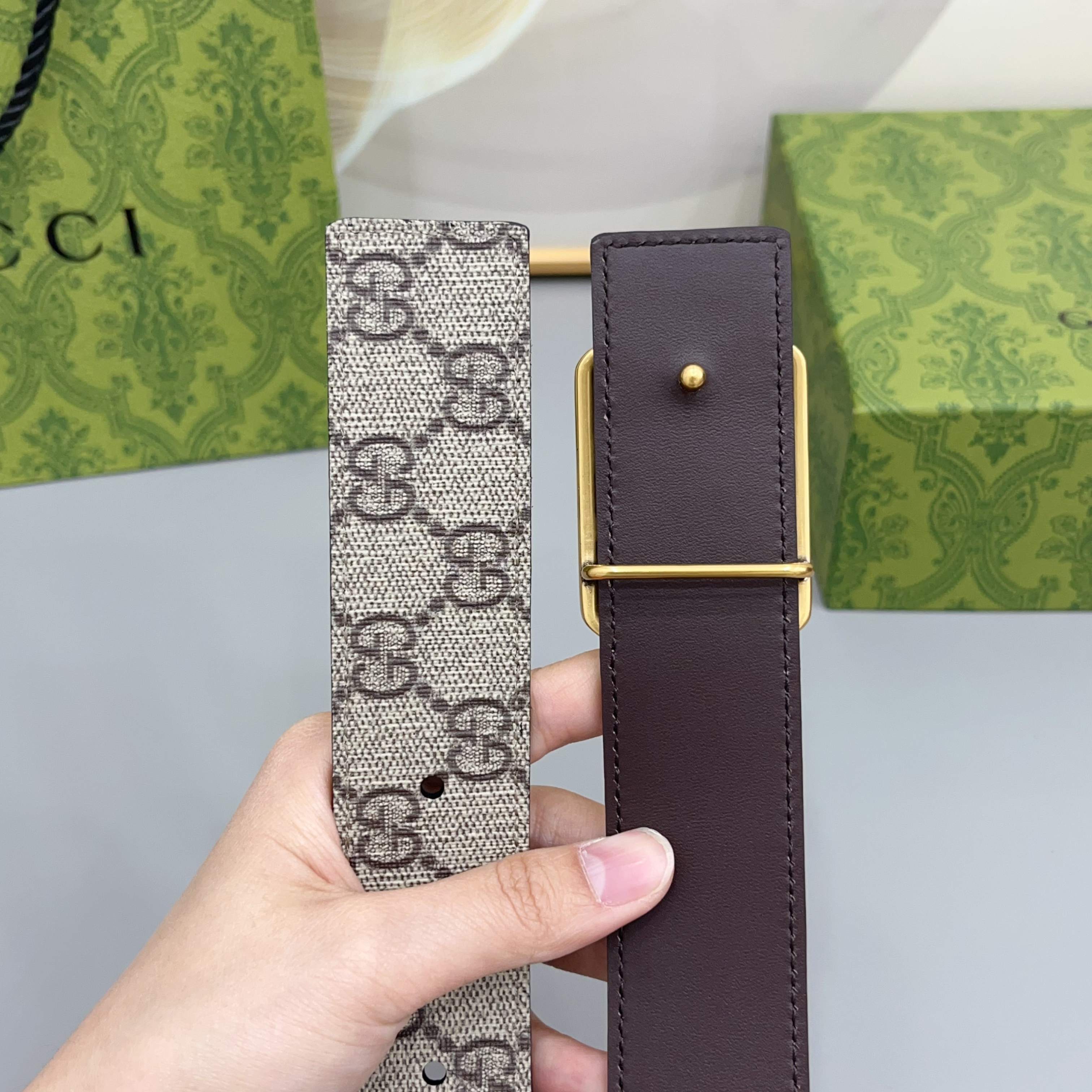 Gucci 古驰 3.5cmGG 马蒙系列推出了一款以档案资料为灵感的廓形设计，搭配镶有双 G 字样的框