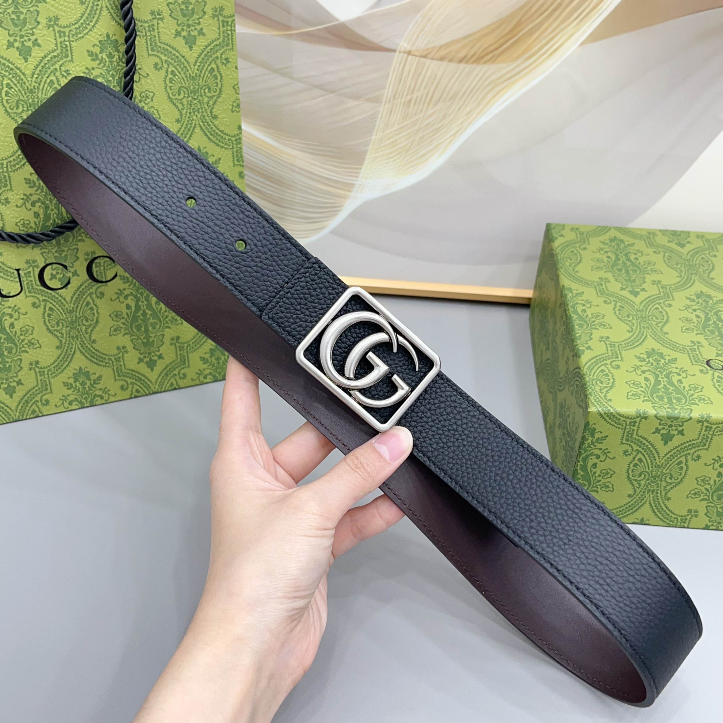 Gucci 古驰 3.5cmGG 马蒙系列推出了一款以档案资料为灵感的廓形设计，搭配镶有双 G 字样的框