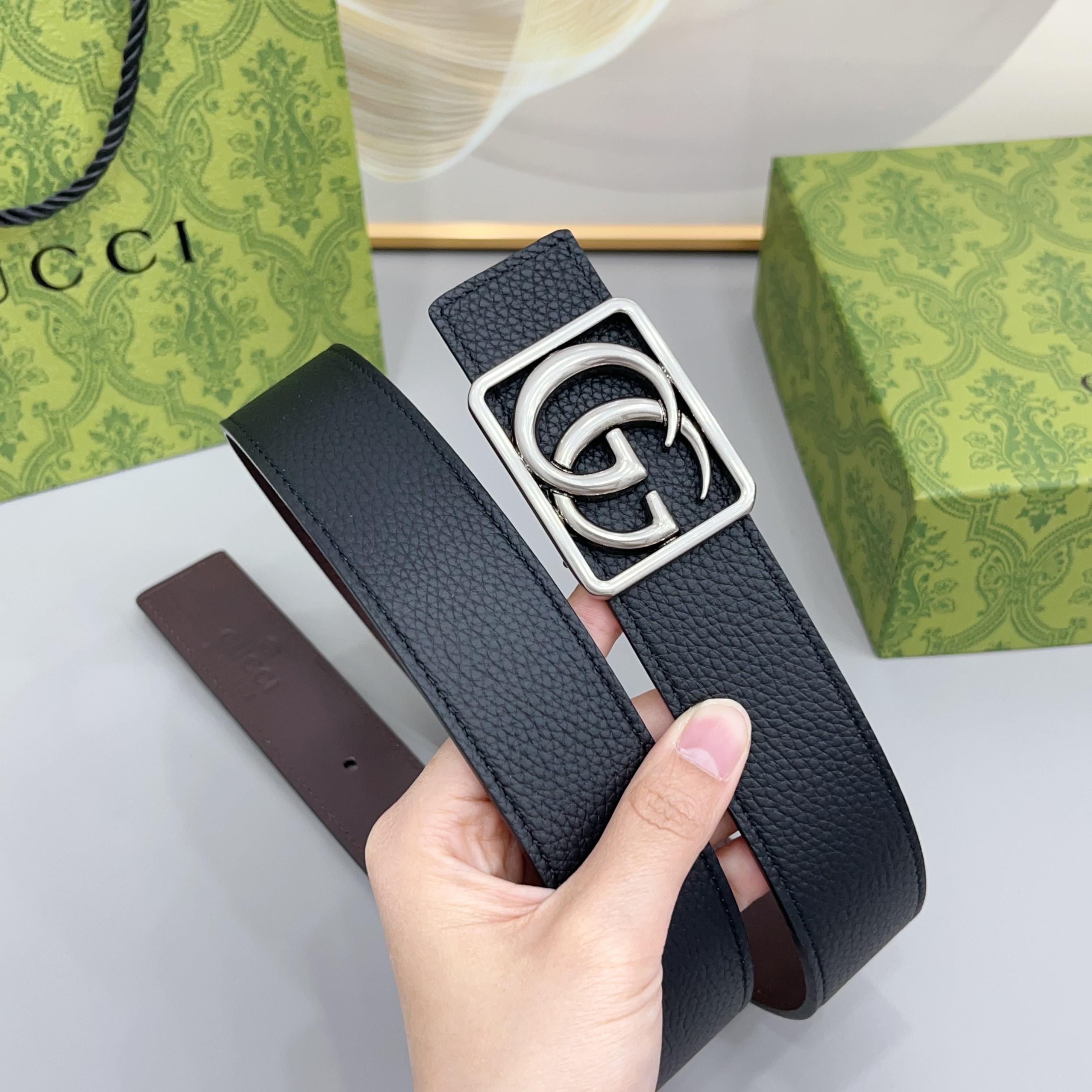 Gucci 古驰 3.5cmGG 马蒙系列推出了一款以档案资料为灵感的廓形设计，搭配镶有双 G 字样的框