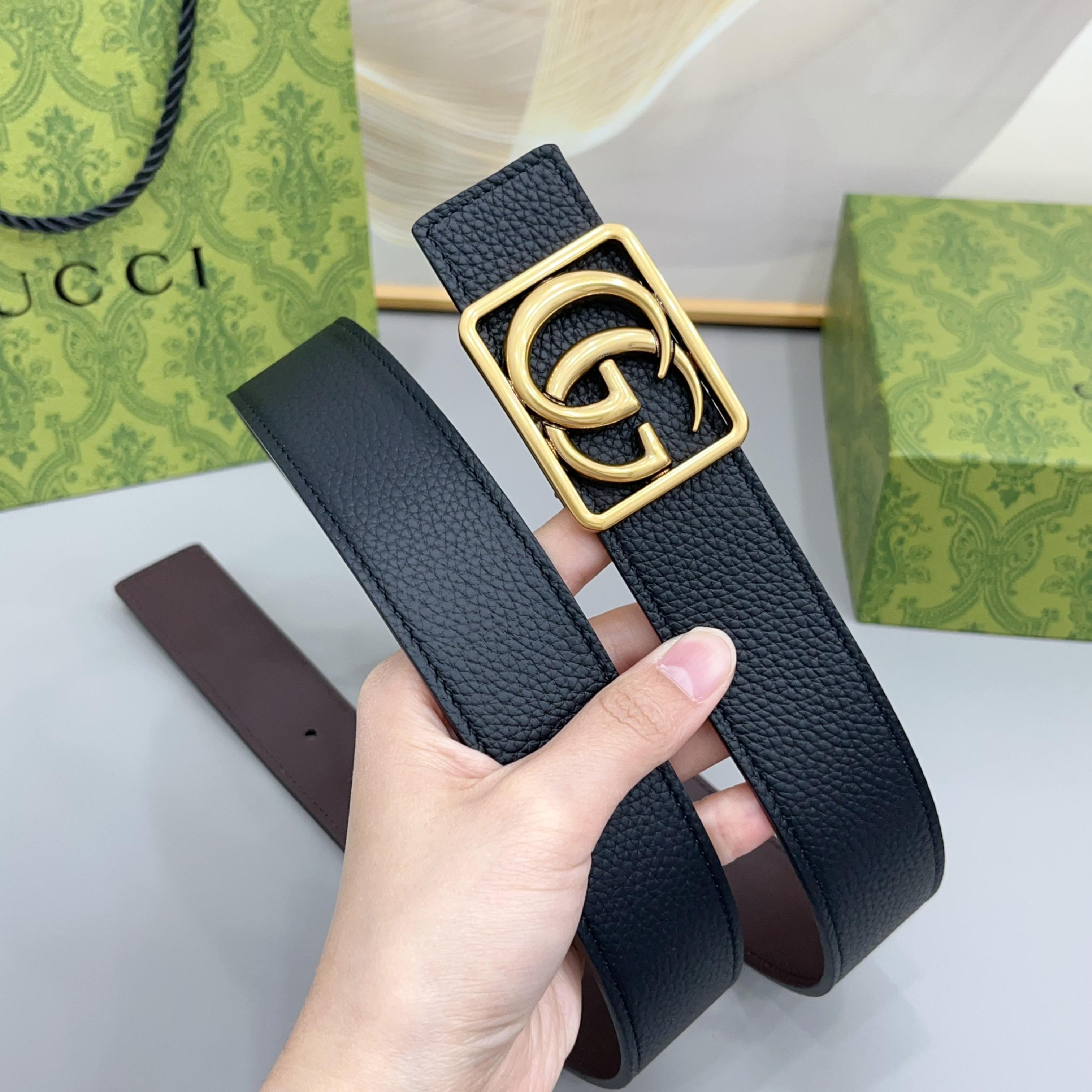 Gucci 古驰 3.5cmGG 马蒙系列推出了一款以档案资料为灵感的廓形设计，搭配镶有双 G 字样的框