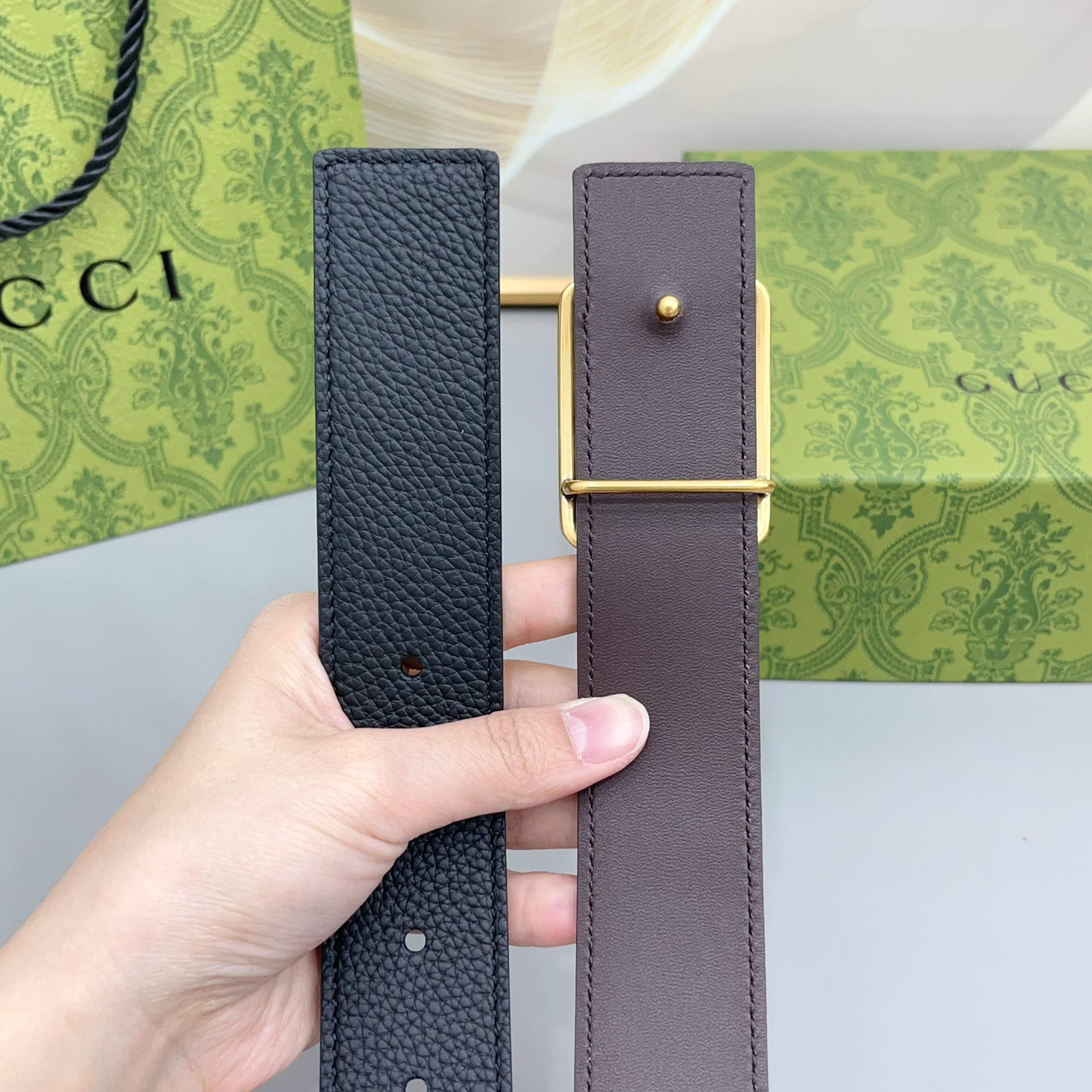 Gucci 古驰 3.5cmGG 马蒙系列推出了一款以档案资料为灵感的廓形设计，搭配镶有双 G 字样的框