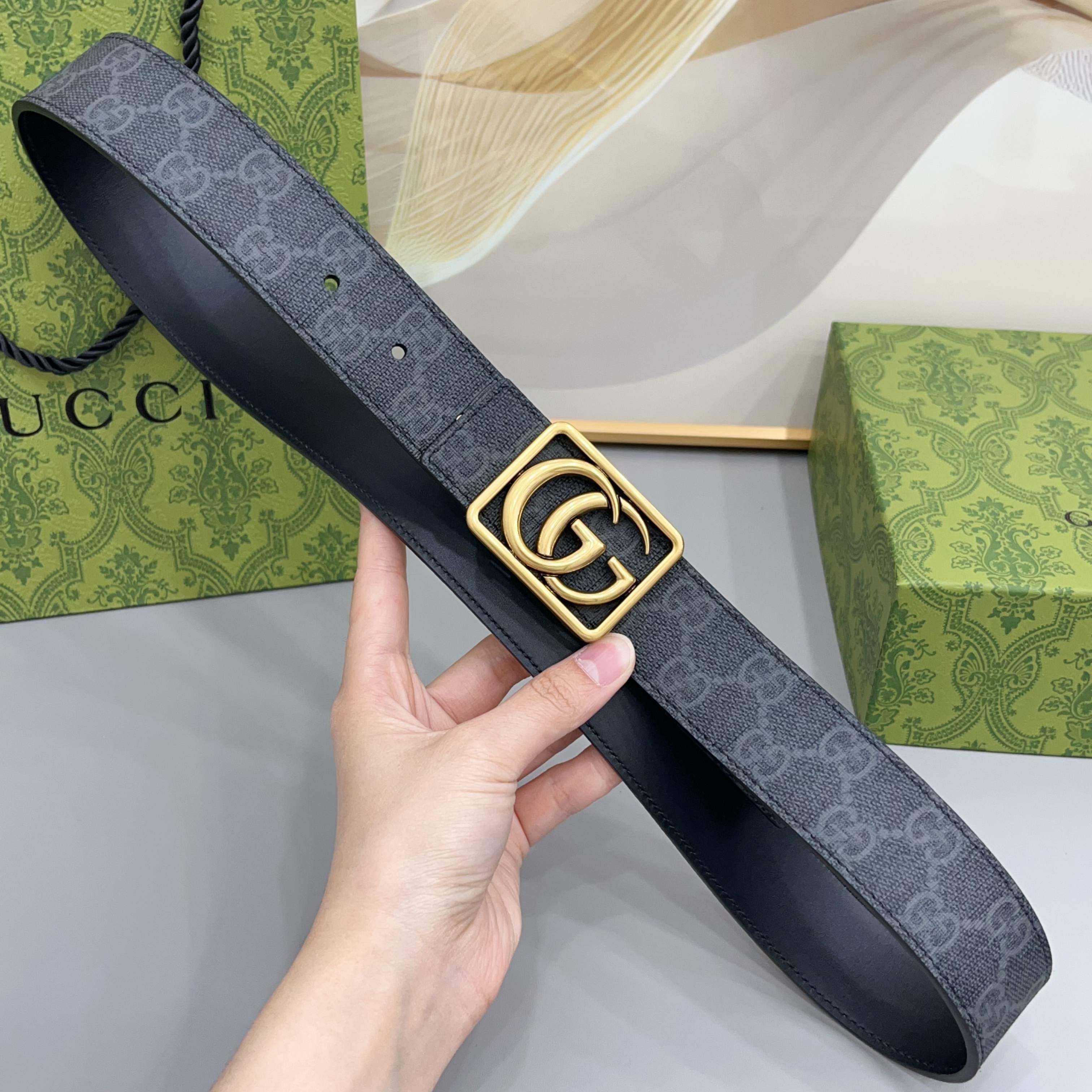 Gucci 古驰 3.5cmGG 马蒙系列推出了一款以档案资料为灵感的廓形设计，搭配镶有双 G 字样的框
