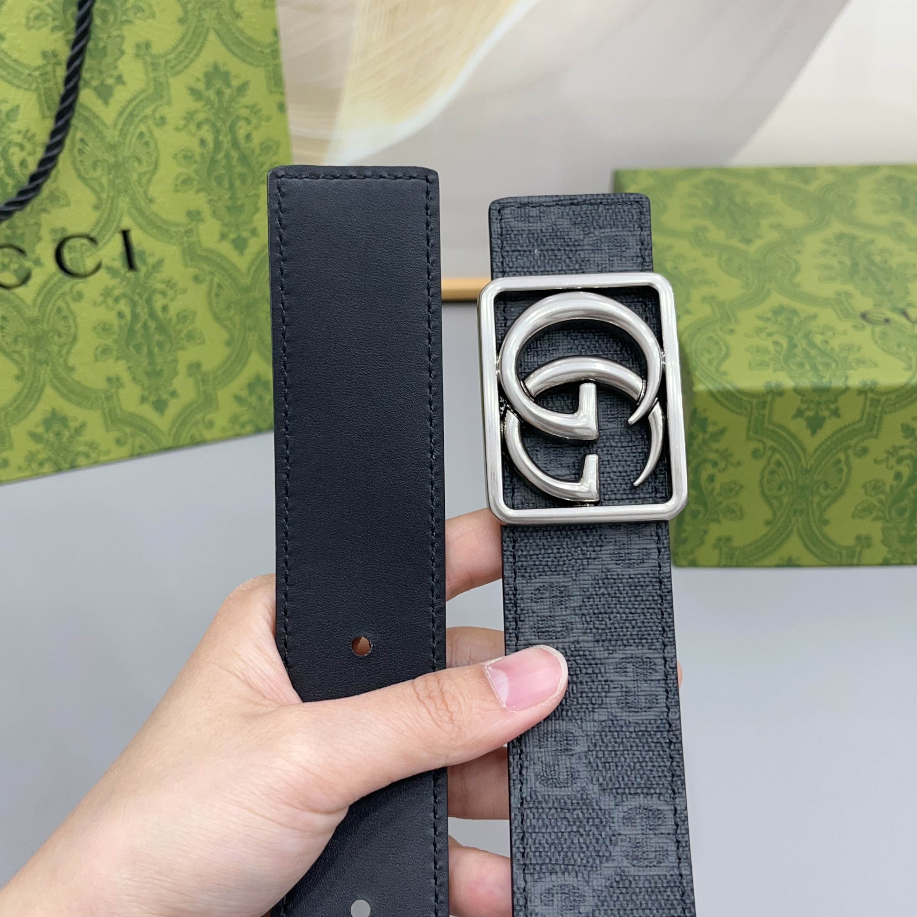 Gucci 古驰 3.5cmGG 马蒙系列推出了一款以档案资料为灵感的廓形设计，搭配镶有双 G 字样的框