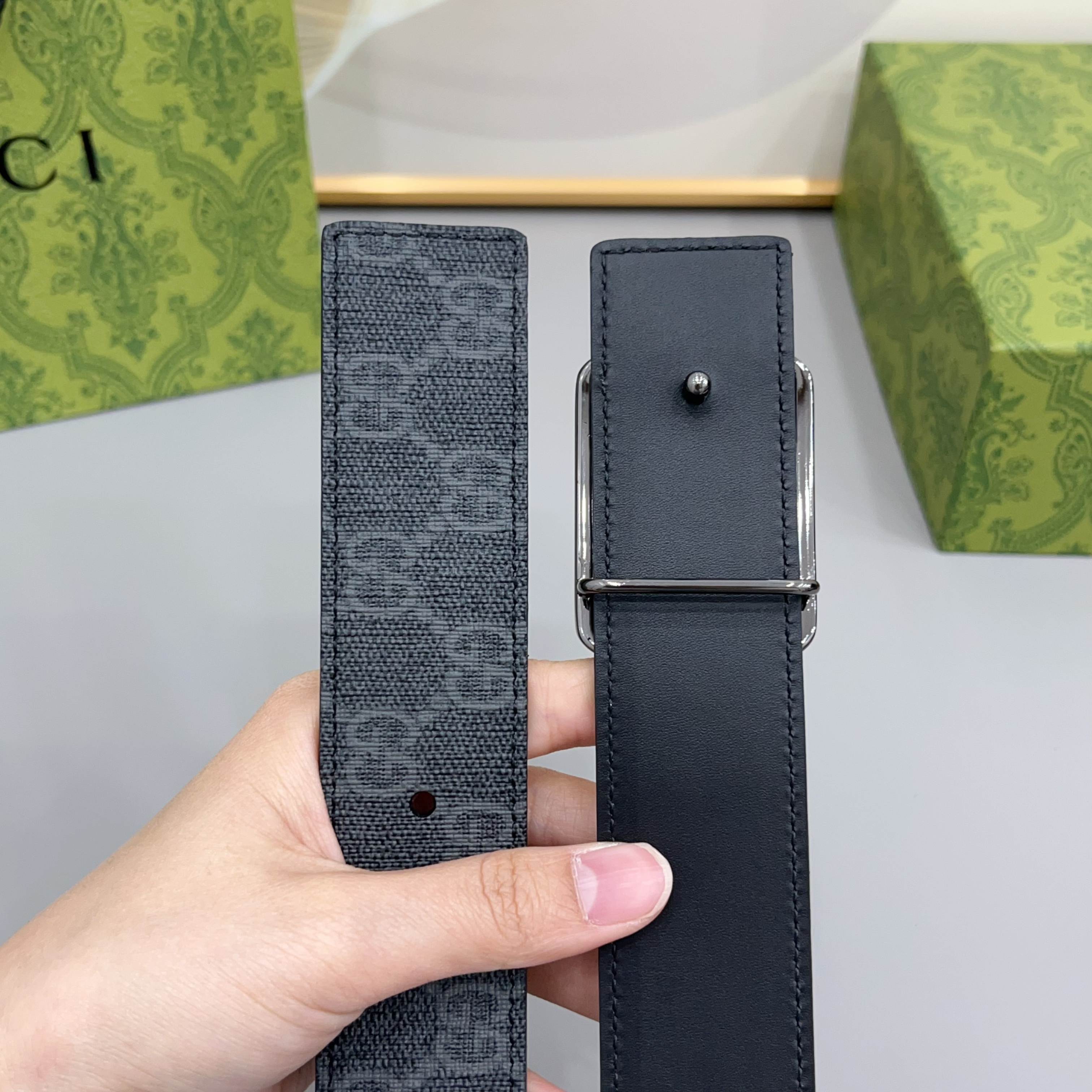 Gucci 古驰 3.5cmGG 马蒙系列推出了一款以档案资料为灵感的廓形设计，搭配镶有双 G 字样的框