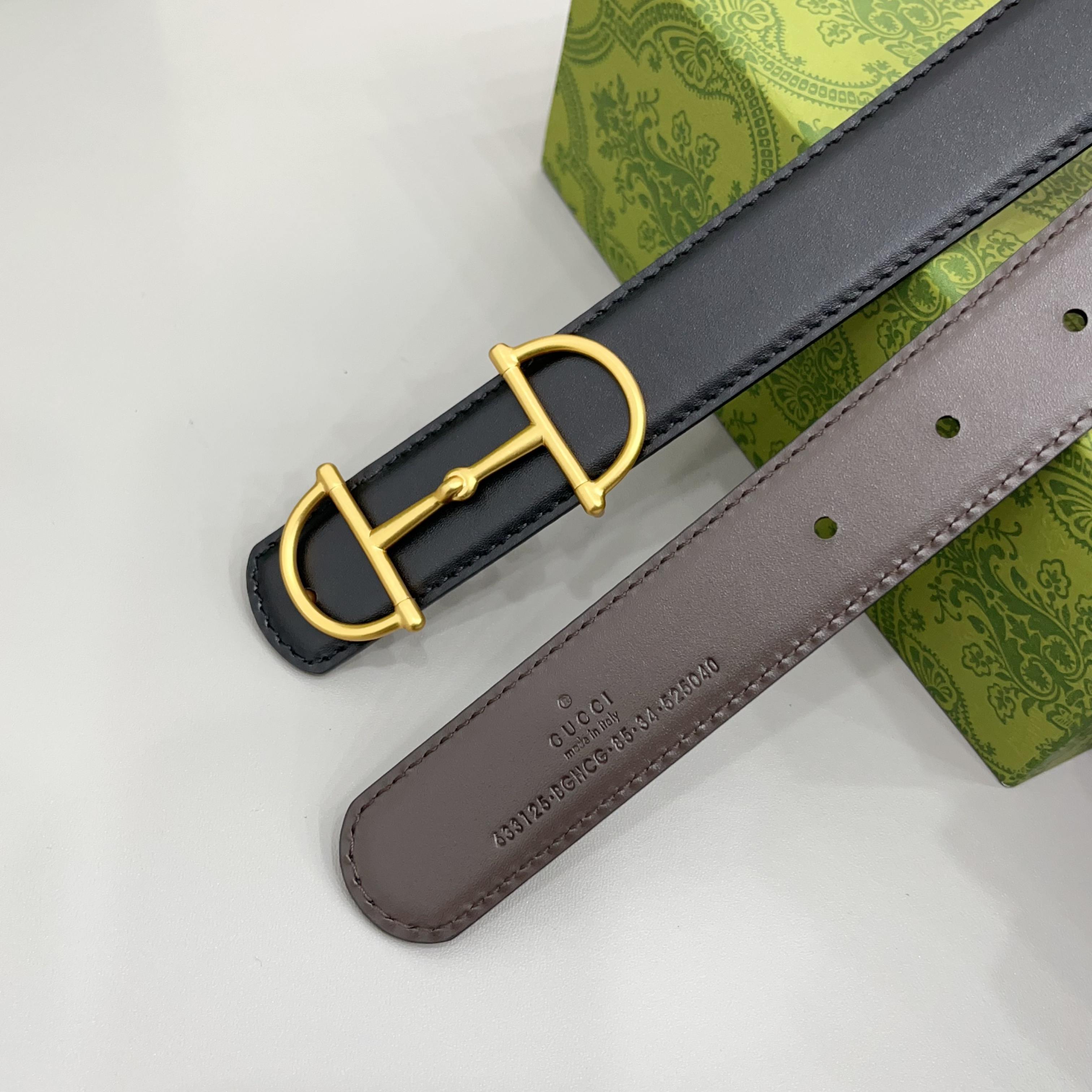 Gucci 古驰 3.0cm马刺是该品牌最受喜爱的标志之一，彰显了其与马术文化的渊源。这款可翻转的细款腰