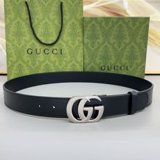 Gucci 古驰 3.5cm 此款风格是古驰 Primavera 系列的一部分。标志性的双 G 搭扣设计于这款皮质腰 Gucci 古驰 3.5cm 此款风格是古驰 Primavera 系列的一部分。标志性的双 G 搭扣设计于这款皮质腰