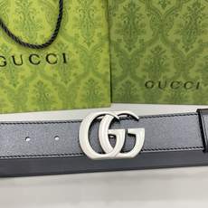 Gucci 古驰 3.5cm 此款风格是古驰 Primavera 系列的一部分。标志性的双 G 搭扣设计于这款皮质腰 Gucci 古驰 3.5cm 此款风格是古驰 Primavera 系列的一部分。标志性的双 G 搭扣设计于这款皮质腰