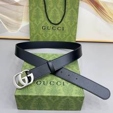 Gucci 古驰 3.5cm 此款风格是古驰 Primavera 系列的一部分。标志性的双 G 搭扣设计于这款皮质腰 Gucci 古驰 3.5cm 此款风格是古驰 Primavera 系列的一部分。标志性的双 G 搭扣设计于这款皮质腰