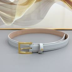 Chanel 3.0cm当平稳细腻的皮革遇上高级沙底工艺打底,把优雅与力量感平衡得恰到好处。是西装、 Chanel 3.0cm当平稳细腻的皮革遇上高级沙底工艺打底,把优雅与力量感平衡得恰到好处。是西装、