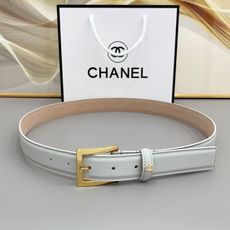 Chanel 3.0cm当平稳细腻的皮革遇上高级沙底工艺打底,把优雅与力量感平衡得恰到好处。是西装、 Chanel 3.0cm当平稳细腻的皮革遇上高级沙底工艺打底,把优雅与力量感平衡得恰到好处。是西装、