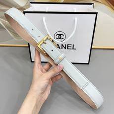 Chanel 3.0cm当平稳细腻的皮革遇上高级沙底工艺打底,把优雅与力量感平衡得恰到好处。是西装、 Chanel 3.0cm当平稳细腻的皮革遇上高级沙底工艺打底,把优雅与力量感平衡得恰到好处。是西装、