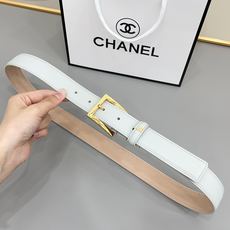 Chanel 3.0cm当平稳细腻的皮革遇上高级沙底工艺打底,把优雅与力量感平衡得恰到好处。是西装、 Chanel 3.0cm当平稳细腻的皮革遇上高级沙底工艺打底,把优雅与力量感平衡得恰到好处。是西装、