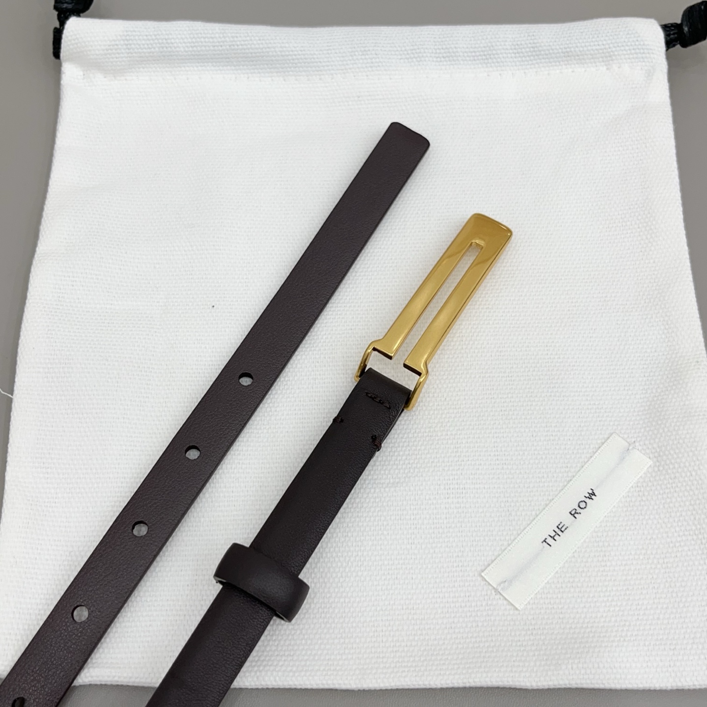 THE ROW   1.5cm细腰带不用费力搭配，扣上就有松弛又高级的氛围焦糖棕是温柔，黑是酷飒，深咖是