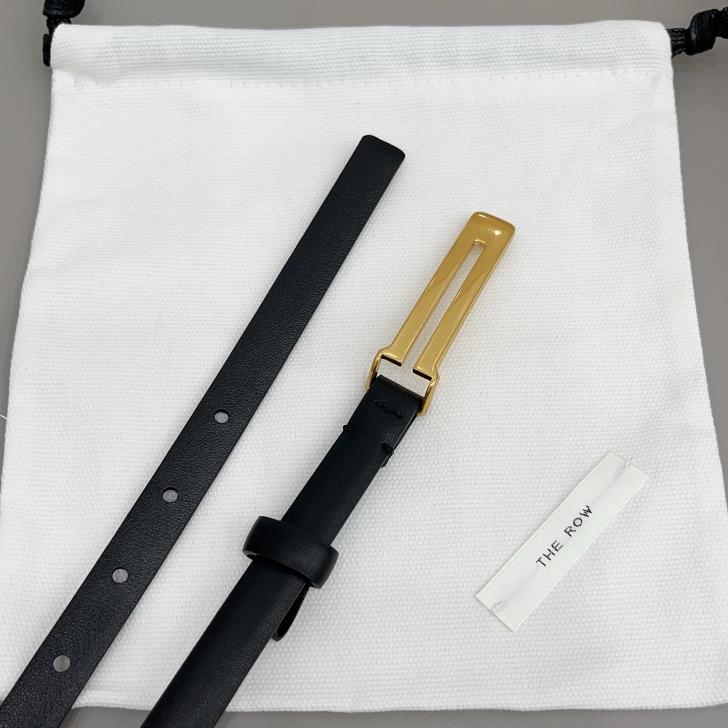 THE ROW   1.5cm细腰带不用费力搭配，扣上就有松弛又高级的氛围焦糖棕是温柔，黑是酷飒，深咖是