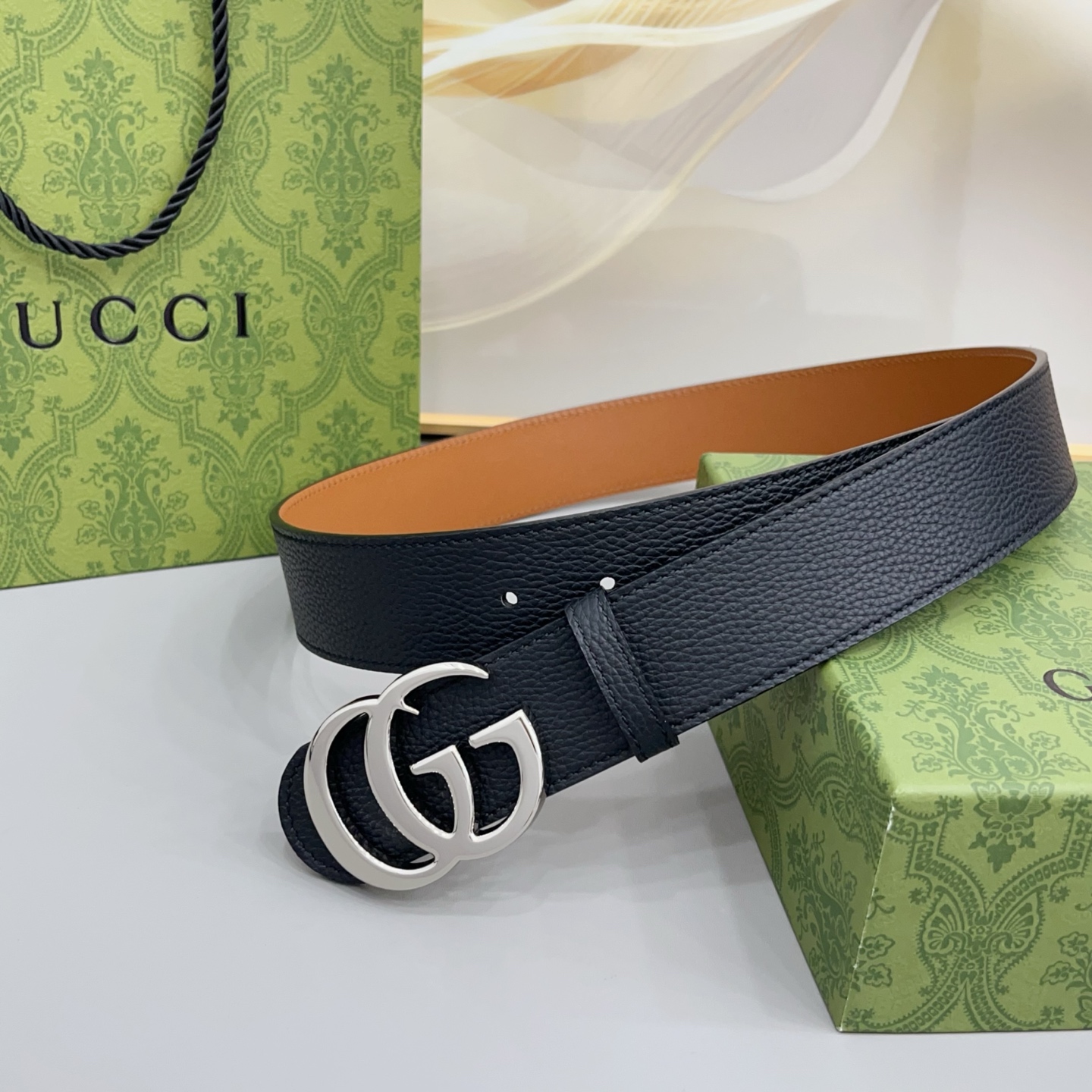 4.0cm 古驰双G腰带经典版型 · 双面可用 · 百搭不挑以标志性金属扣，为日常穿搭注入意式格调适配所