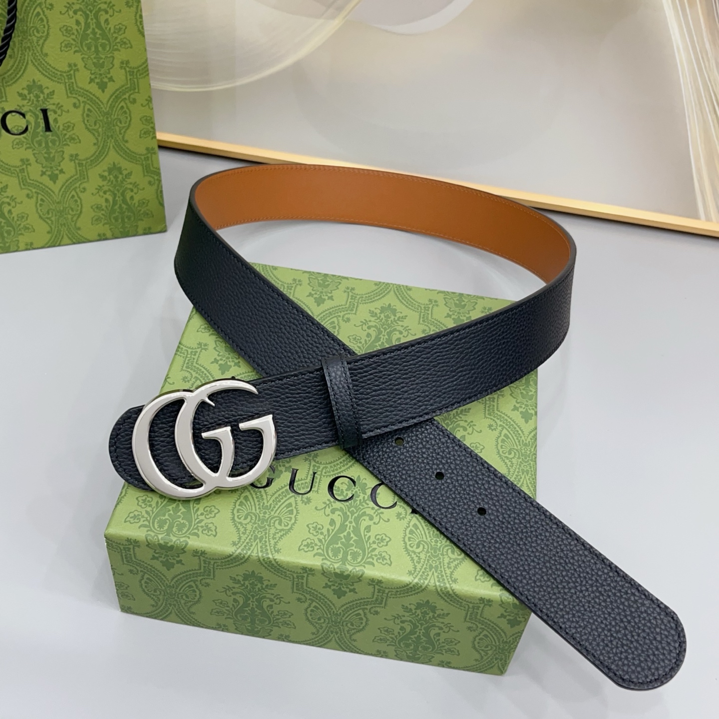 4.0cm 古驰双G腰带经典版型 · 双面可用 · 百搭不挑以标志性金属扣，为日常穿搭注入意式格调适配所