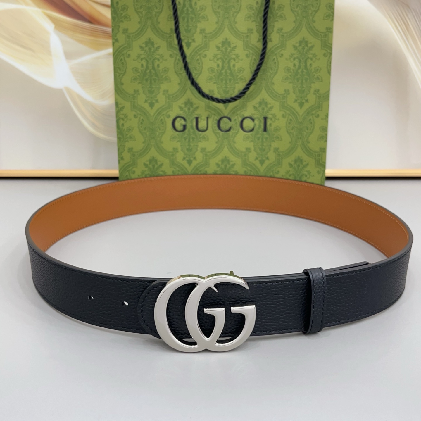 4.0cm 古驰双G腰带经典版型 · 双面可用 · 百搭不挑以标志性金属扣，为日常穿搭注入意式格调适配所