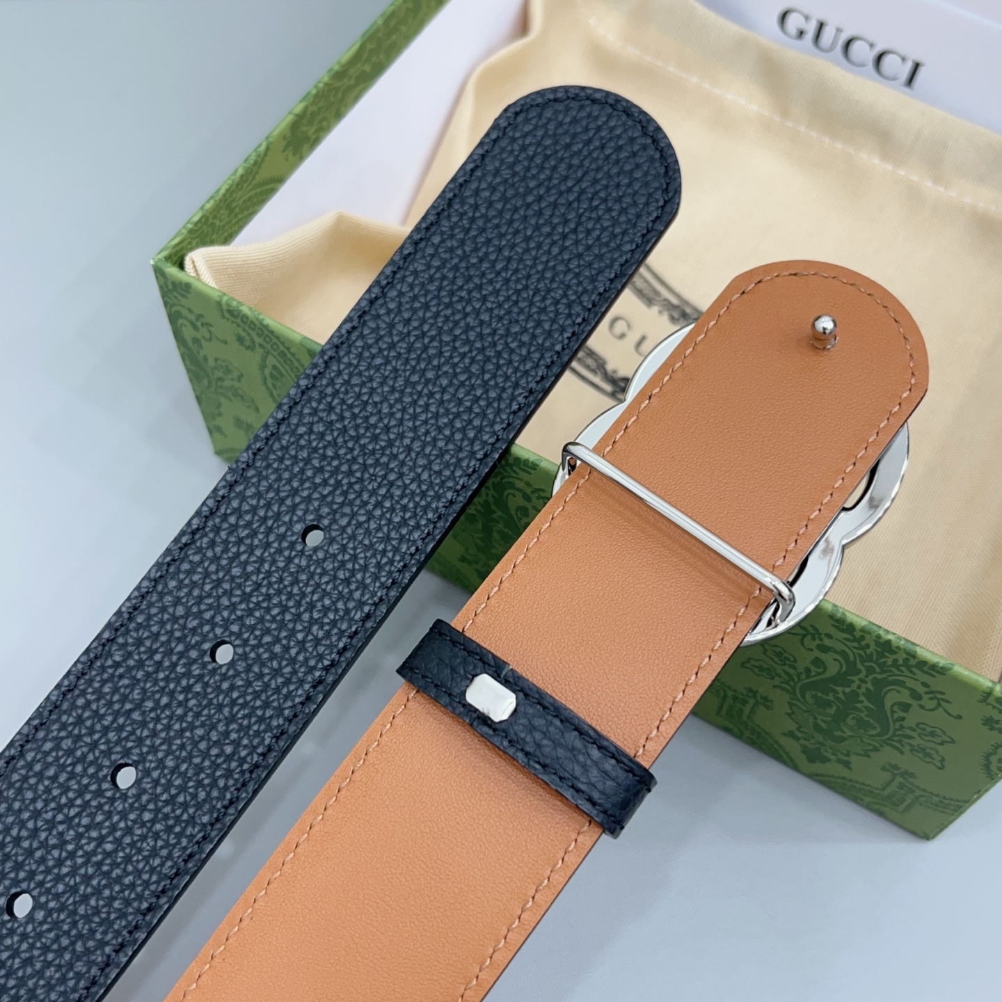 4.0cm 古驰双G腰带经典版型 · 双面可用 · 百搭不挑以标志性金属扣，为日常穿搭注入意式格调适配所