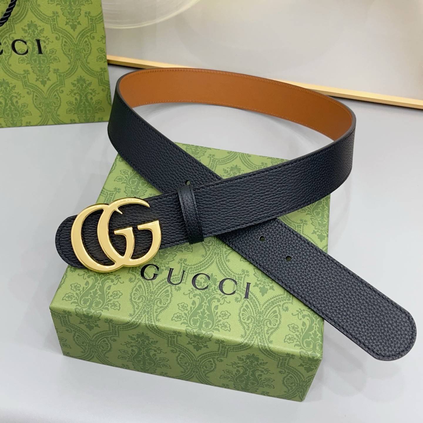 4.0cm 古驰双G腰带经典版型 · 双面可用 · 百搭不挑以标志性金属扣，为日常穿搭注入意式格调适配所