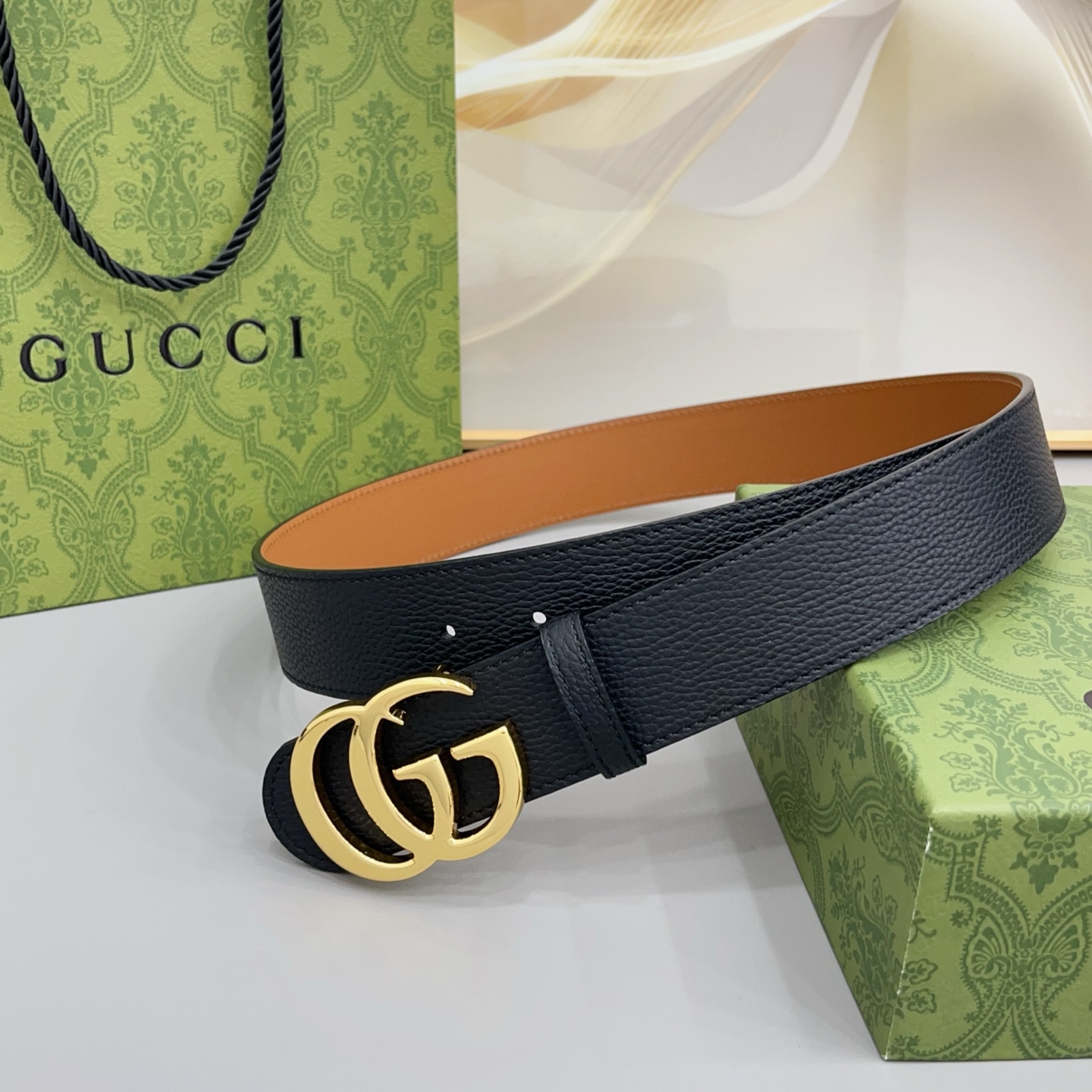 4.0cm 古驰双G腰带经典版型 · 双面可用 · 百搭不挑以标志性金属扣，为日常穿搭注入意式格调适配所