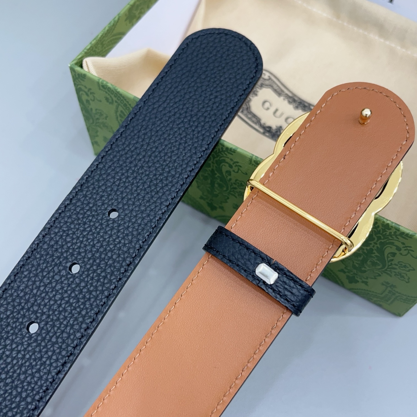 4.0cm 古驰双G腰带经典版型 · 双面可用 · 百搭不挑以标志性金属扣，为日常穿搭注入意式格调适配所
