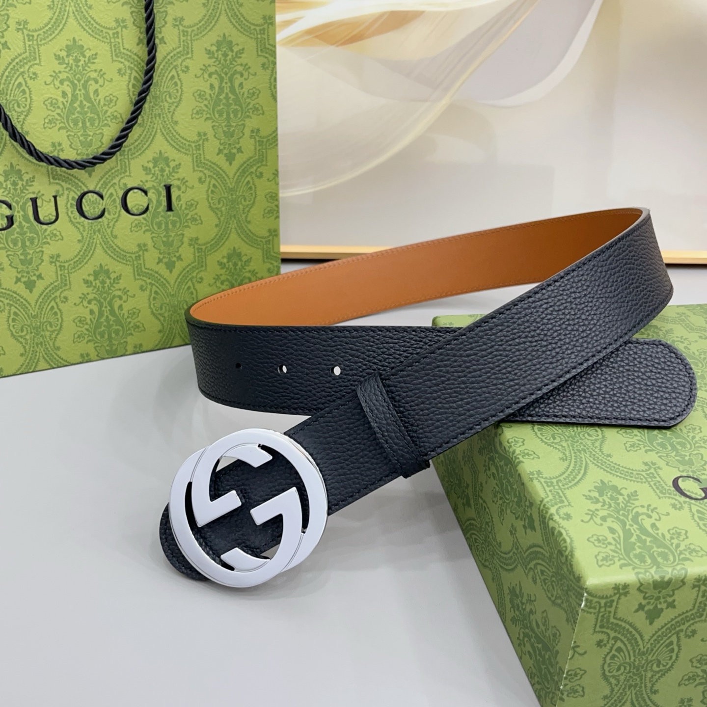 4.0cm 古驰双G腰带经典版型 · 双面可用 · 百搭不挑以标志性金属扣，为日常穿搭注入意式格调适配所