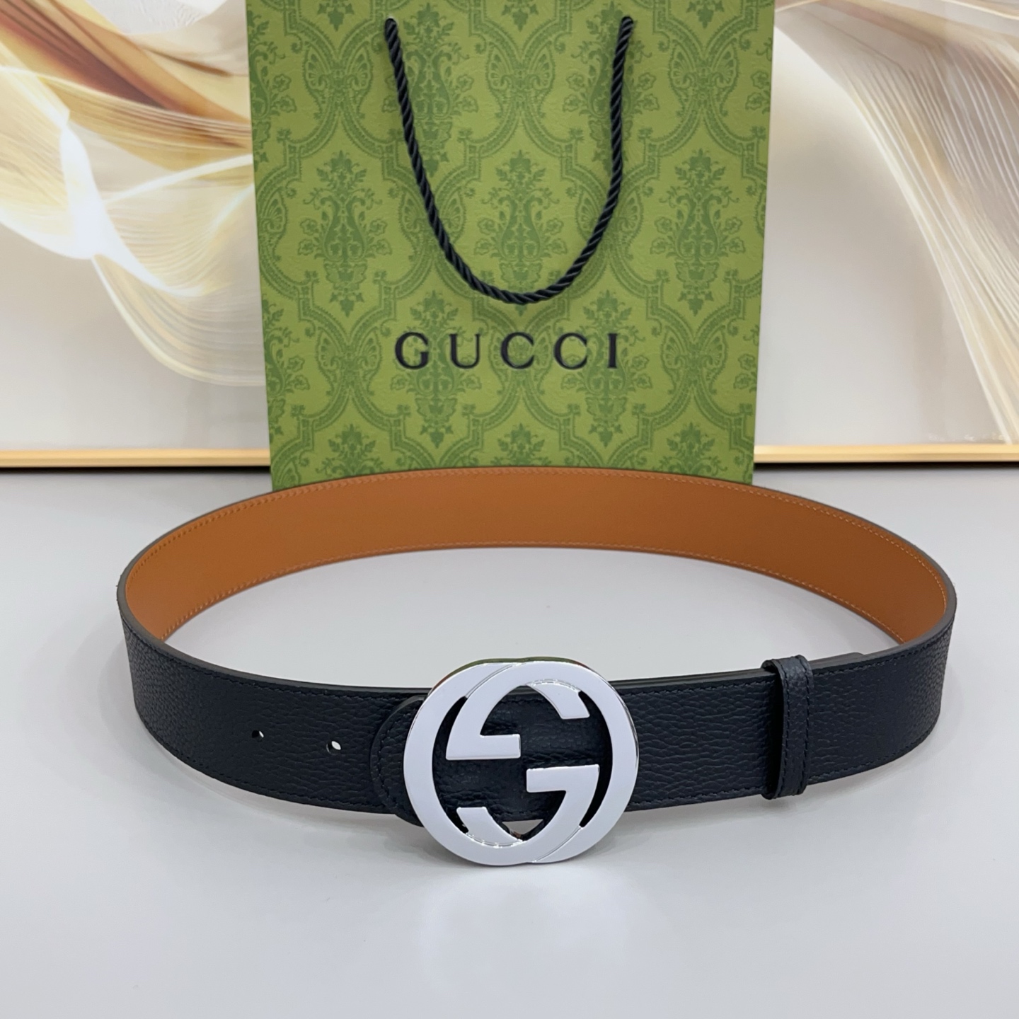 4.0cm 古驰双G腰带经典版型 · 双面可用 · 百搭不挑以标志性金属扣，为日常穿搭注入意式格调适配所