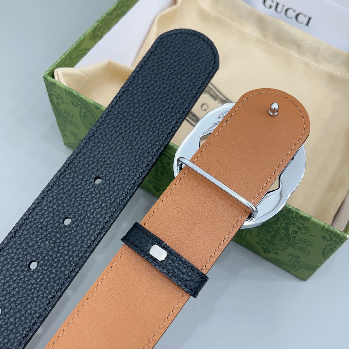 4.0cm 古驰双G腰带经典版型 · 双面可用 · 百搭不挑以标志性金属扣，为日常穿搭注入意式格调适配所