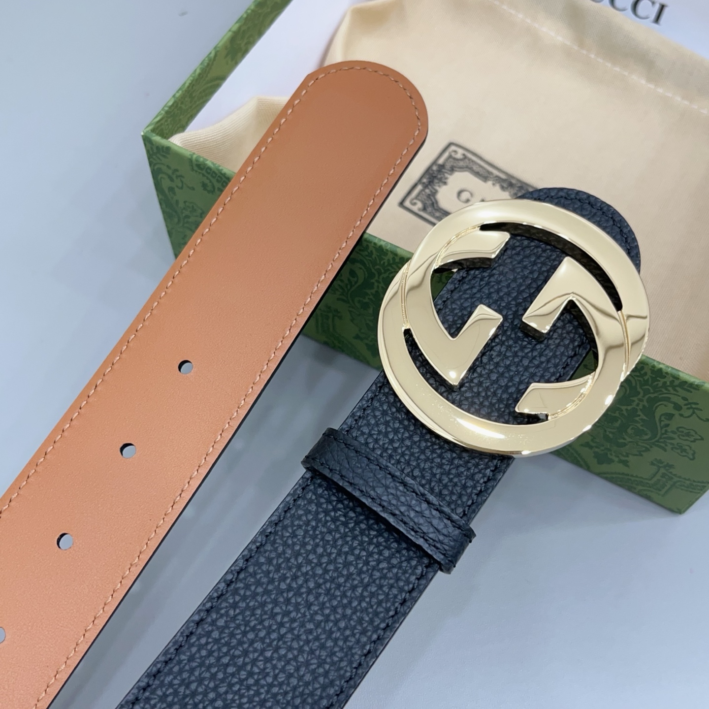 4.0cm 古驰双G腰带经典版型 · 双面可用 · 百搭不挑以标志性金属扣，为日常穿搭注入意式格调适配所