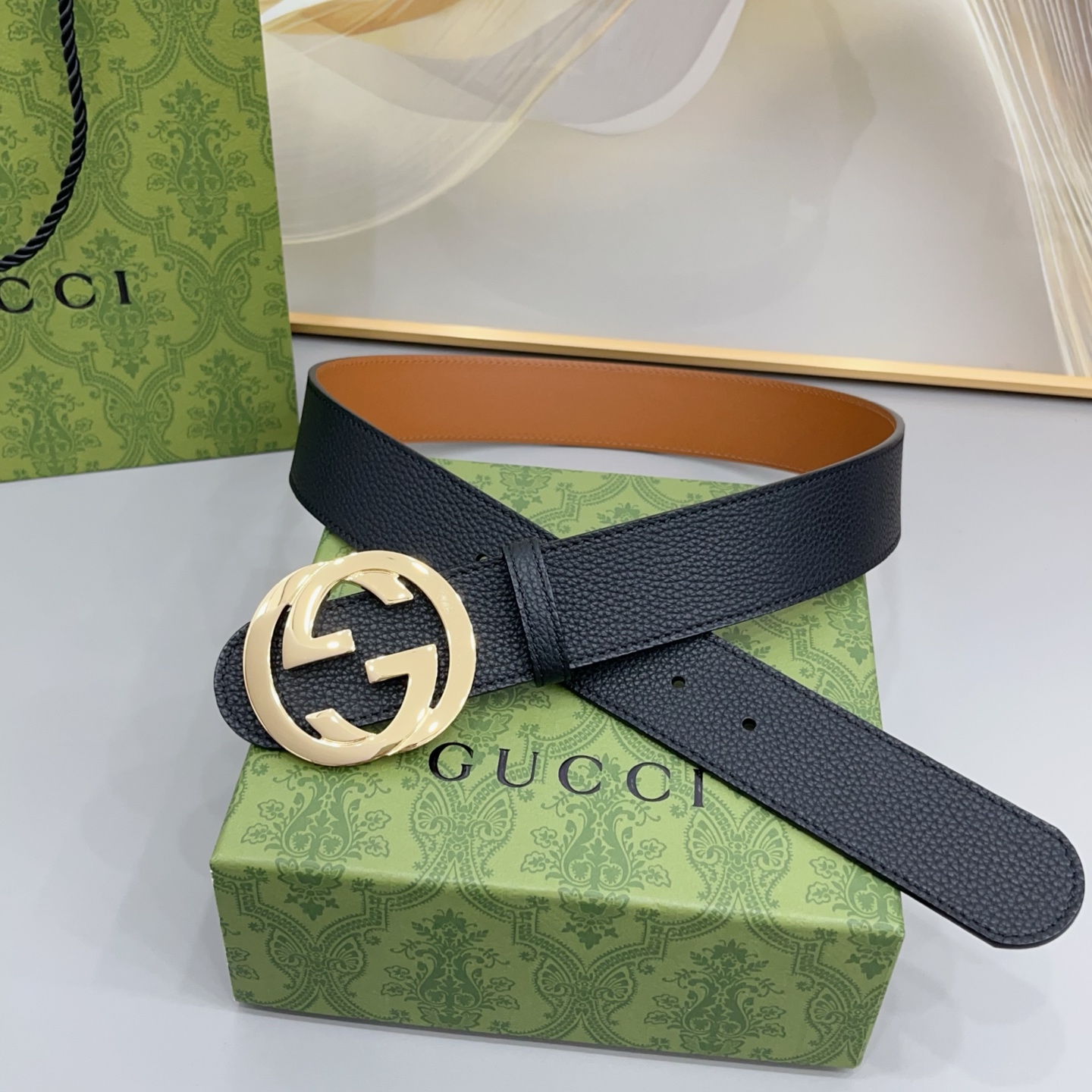 4.0cm 古驰双G腰带经典版型 · 双面可用 · 百搭不挑以标志性金属扣，为日常穿搭注入意式格调适配所