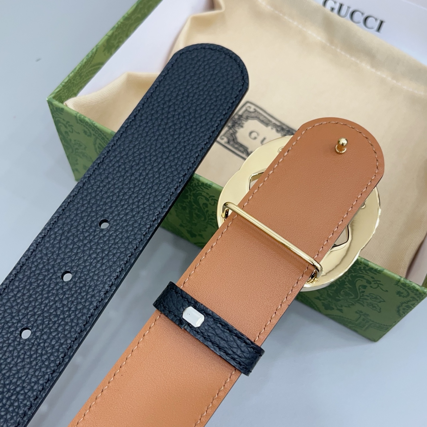 4.0cm 古驰双G腰带经典版型 · 双面可用 · 百搭不挑以标志性金属扣，为日常穿搭注入意式格调适配所