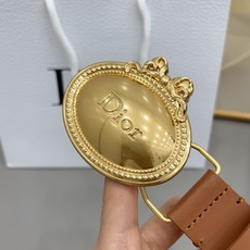 3.0cm黄金带宽,甄选细腻头层牛皮,柔韧挺括不褶皱,适配西裤、休闲裤全场景穿搭复古宫廷风椭圆牌扣,金银 3.0cm黄金带宽,甄选细腻头层牛皮,柔韧挺括不褶皱,适配西裤、休闲裤全场景穿搭复古宫廷风椭圆牌扣,金银