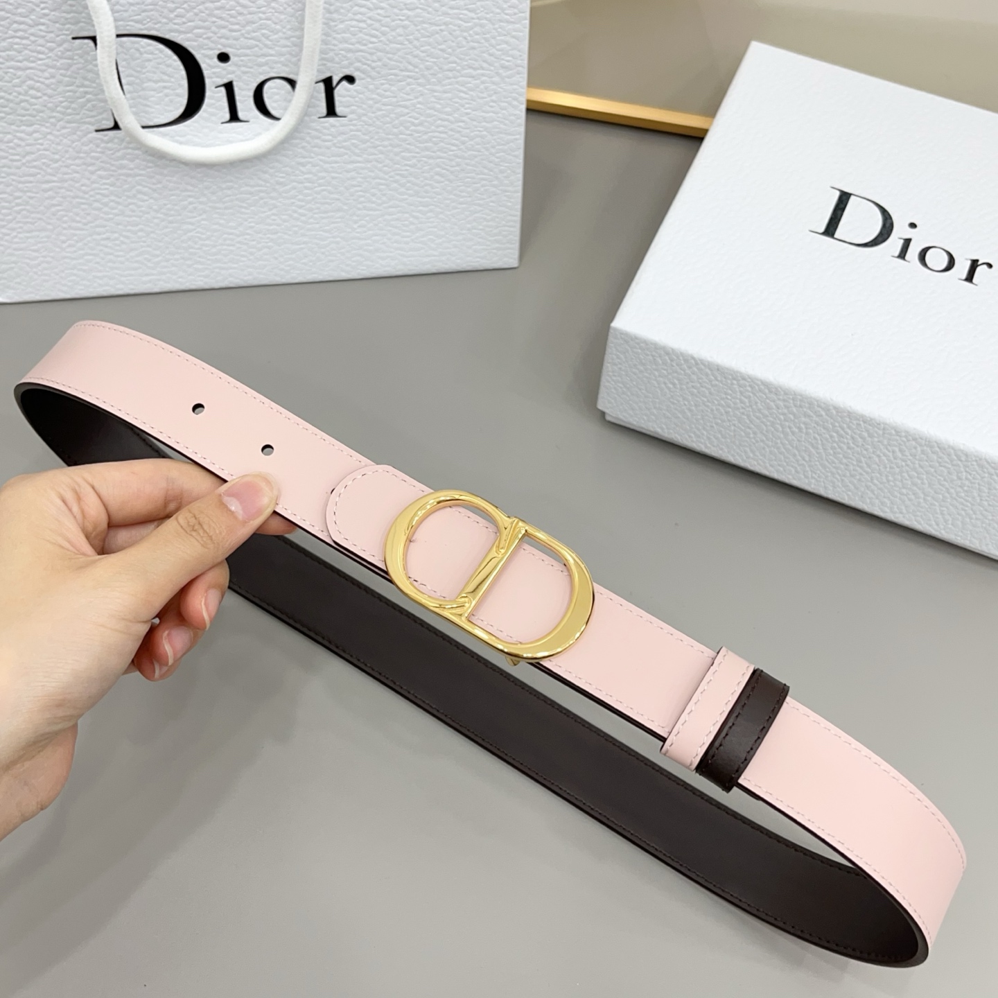 Dior 3.0cm由乔纳森·安德森 (Jonathan Anderson) 设计的 CD Icon Dior 3.0cm由乔纳森·安德森 (Jonathan Anderson) 设计的 CD Icon