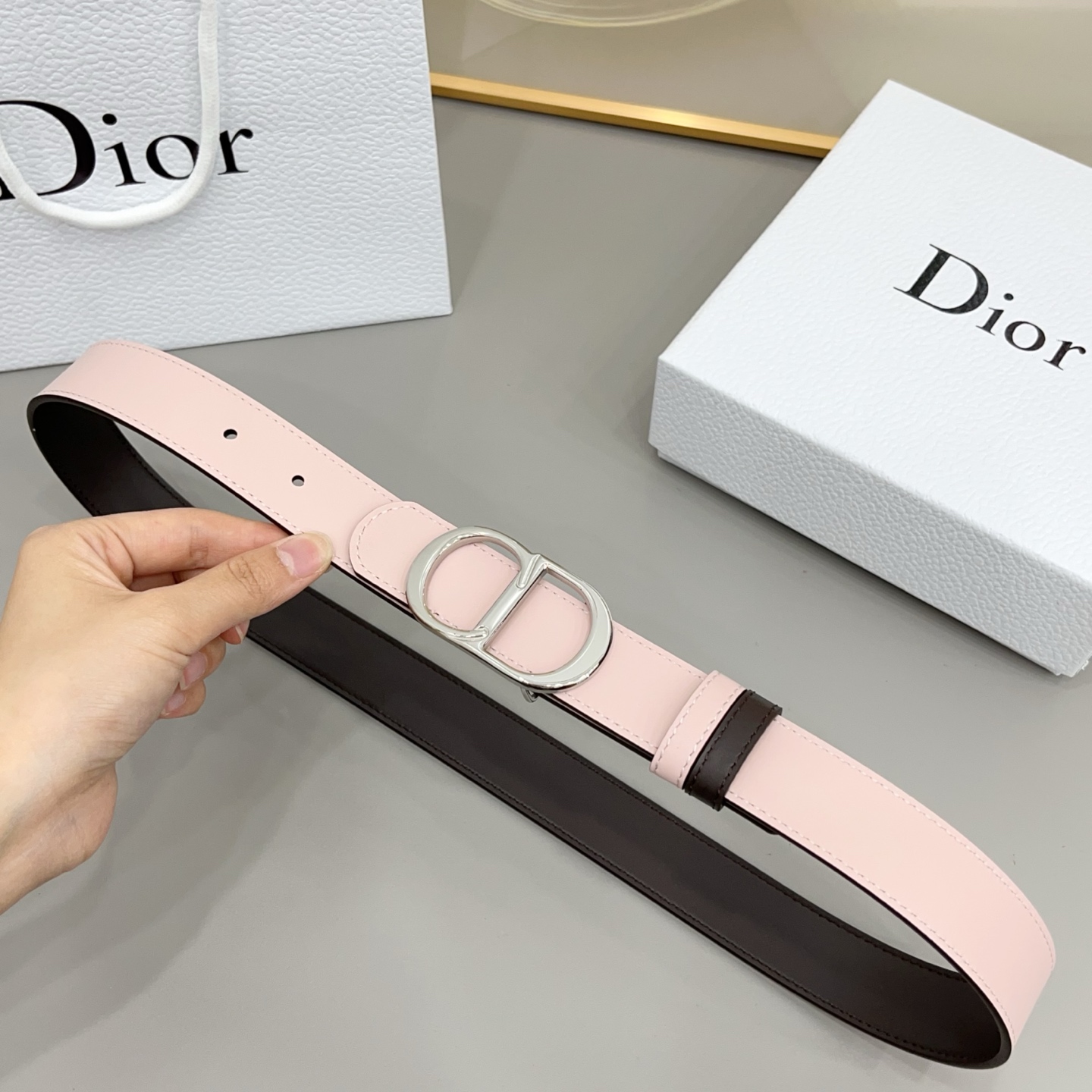 Dior  3.0cm由乔纳森·安德森 (Jonathan Anderson) 设计的 CD Icon 