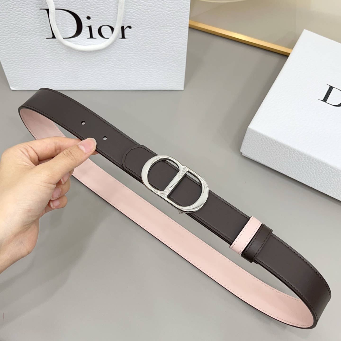 Dior  3.0cm由乔纳森·安德森 (Jonathan Anderson) 设计的 CD Icon 