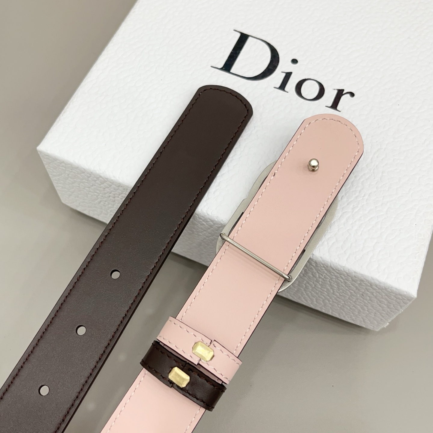 Dior  3.0cm由乔纳森·安德森 (Jonathan Anderson) 设计的 CD Icon 