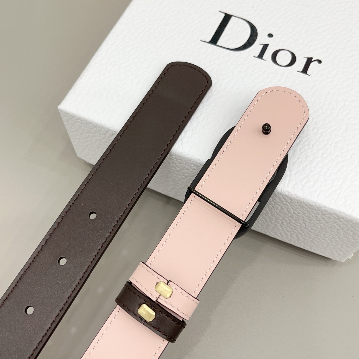 Dior  3.0cm由乔纳森·安德森 (Jonathan Anderson) 设计的 CD Icon 