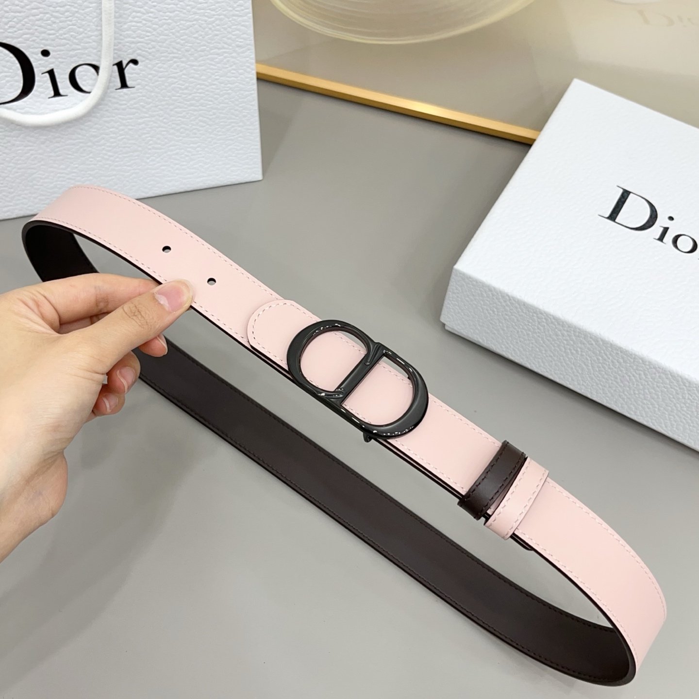 Dior  3.0cm由乔纳森·安德森 (Jonathan Anderson) 设计的 CD Icon 