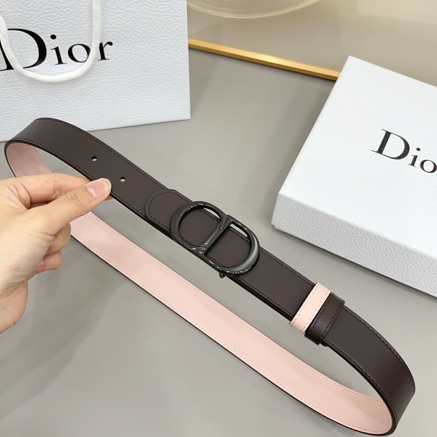 Dior  3.0cm由乔纳森·安德森 (Jonathan Anderson) 设计的 CD Icon 