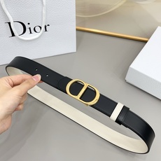 Dior 3.0cm由乔纳森·安德森 (Jonathan Anderson) 设计的 CD Icon Dior 3.0cm由乔纳森·安德森 (Jonathan Anderson) 设计的 CD Icon